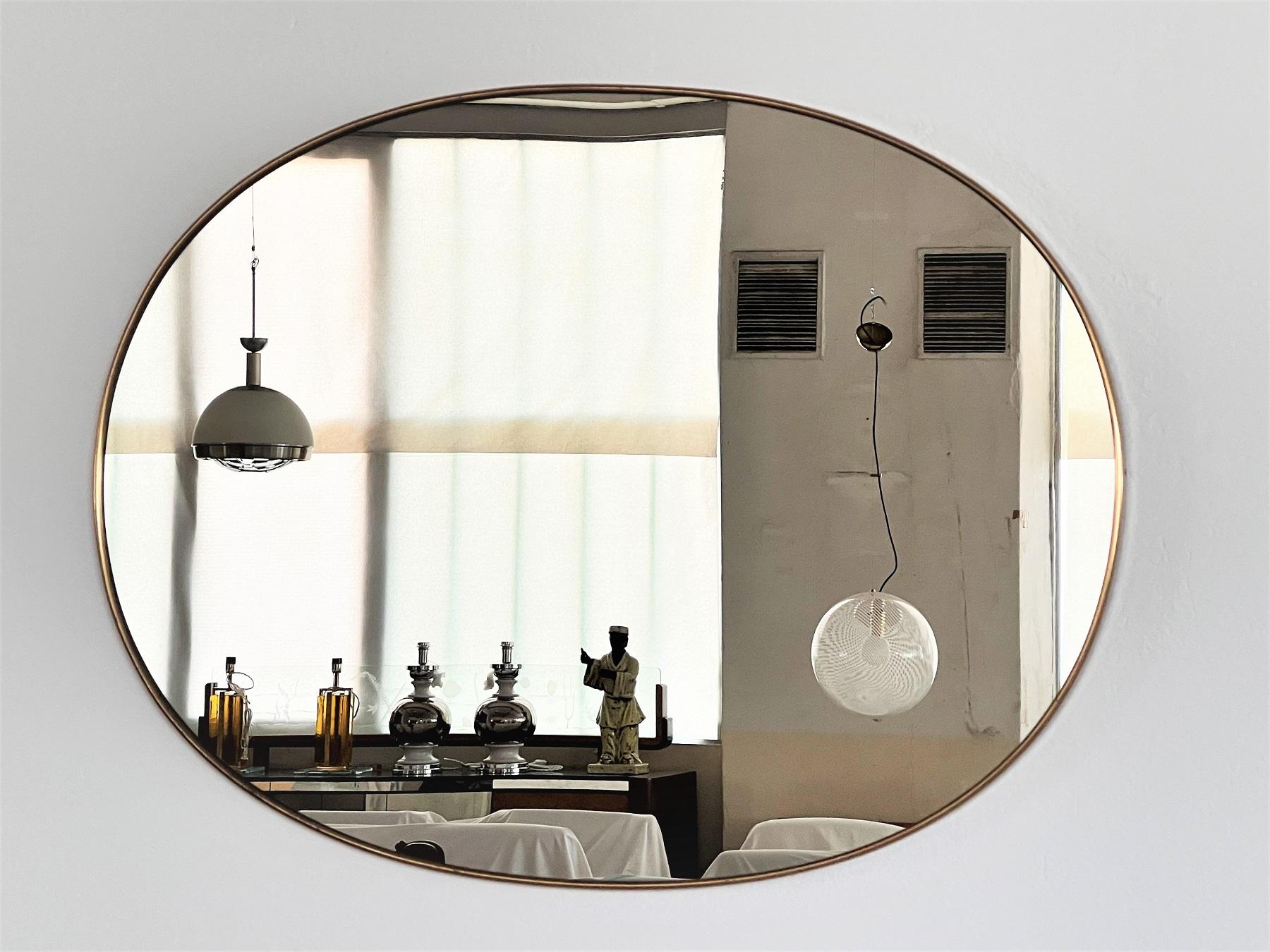 Italian Midcentury Extra Large Vintage Wall Mirror with Brass Frame, 1970s In Good Condition In Morazzone, Varese