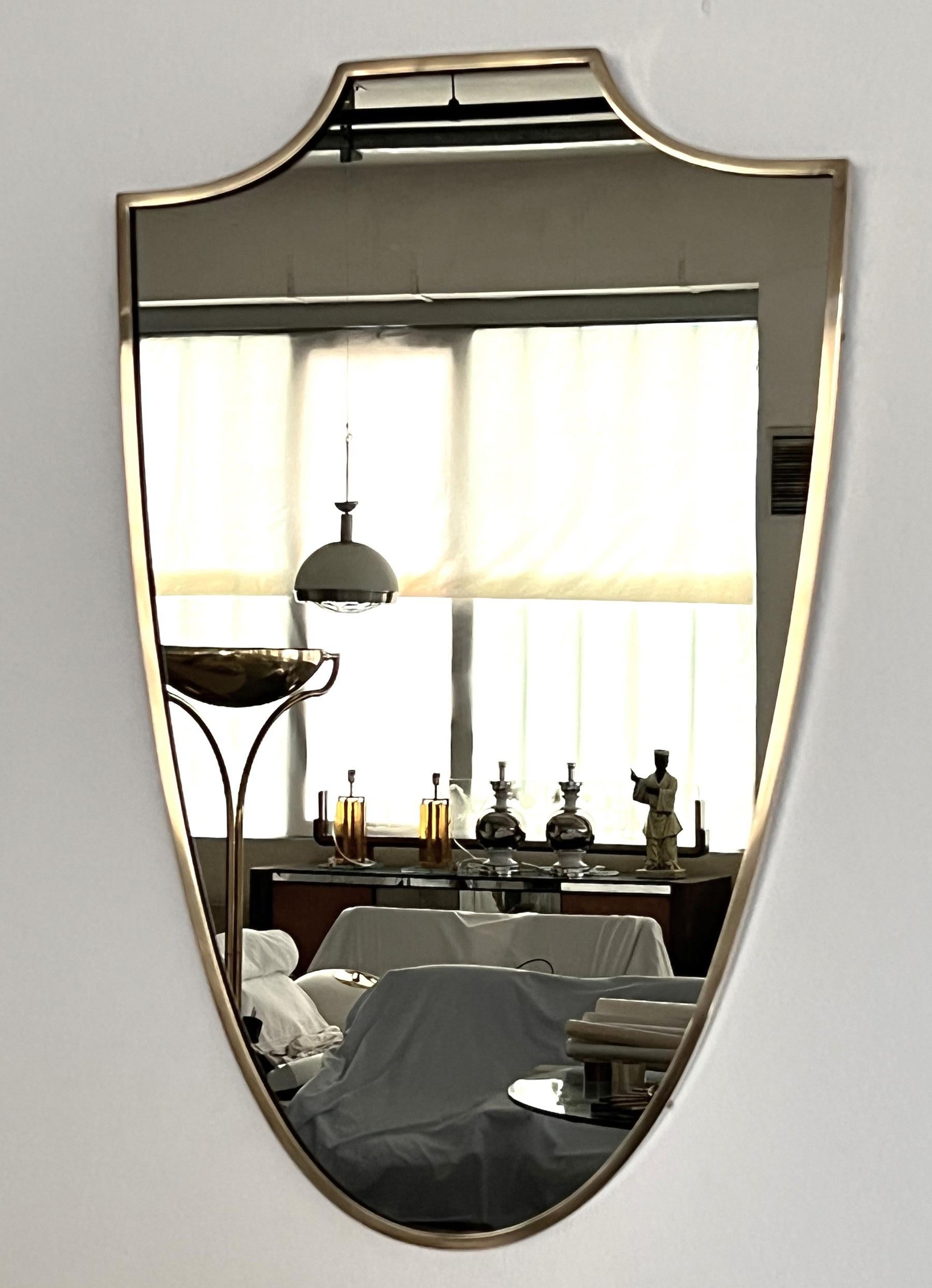 Italian Midcentury Extra Large Vintage Wall Mirror with Brass Frame, 1970s In Good Condition For Sale In Morazzone, Varese