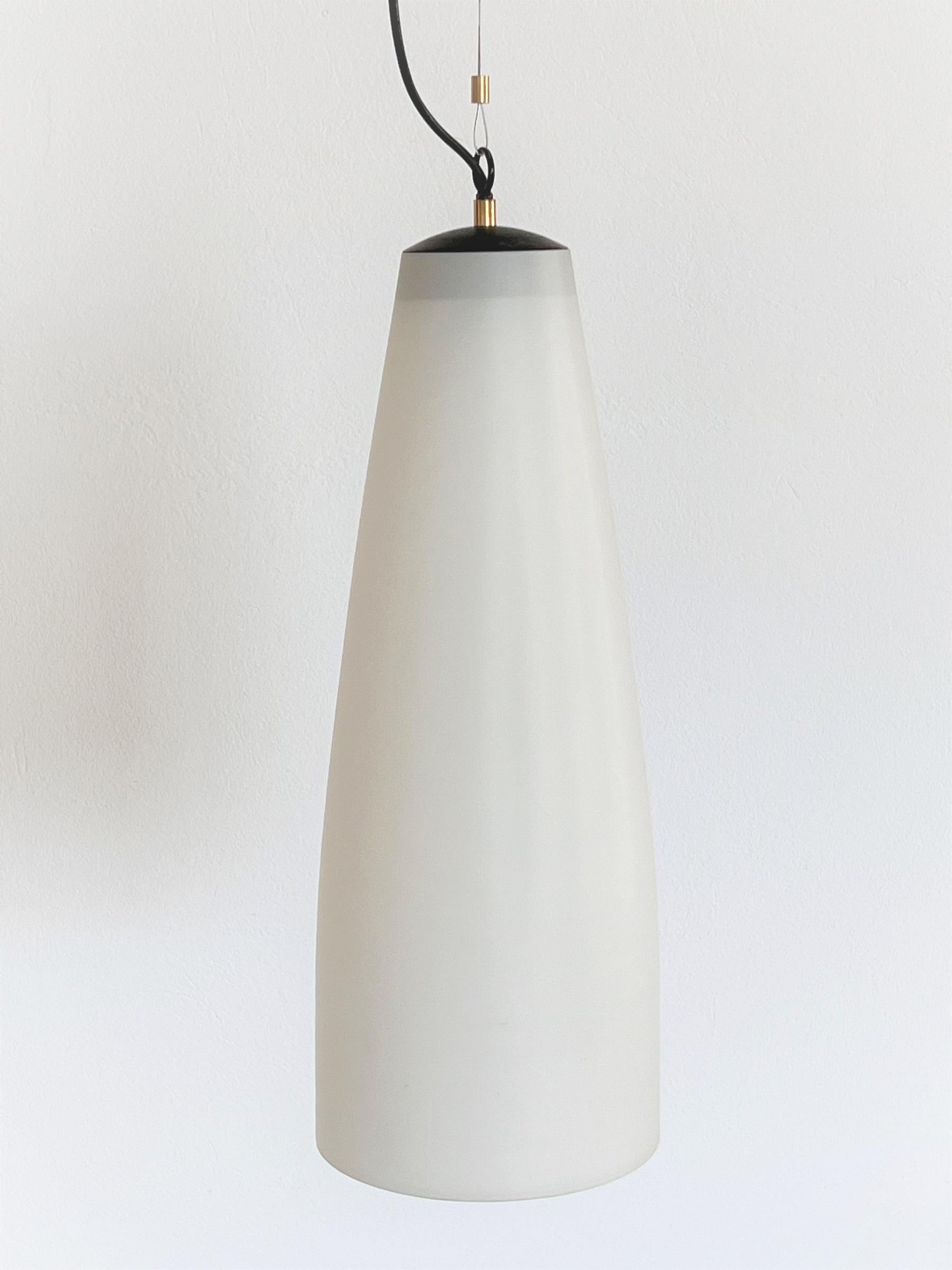 Italian Midcentury Extra Long Pendant Light in Milky White Glass, 1970s For Sale 1