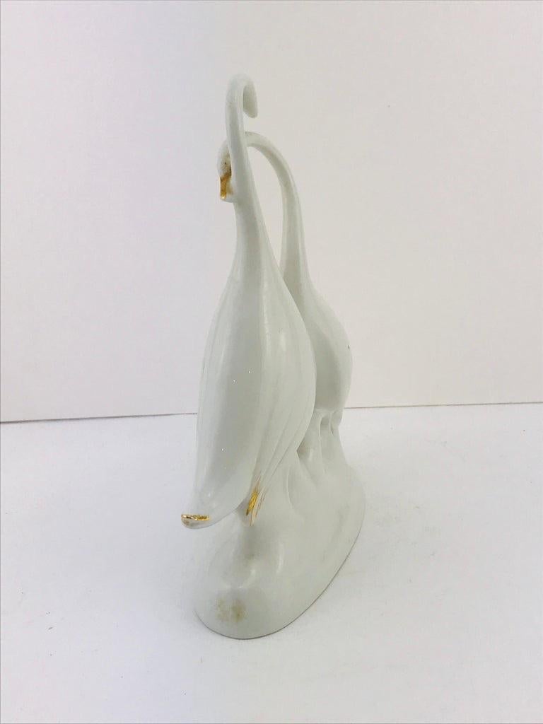 Italian Midcentury Finissime Porcellane Swans Sculpture, Firenze , 1950s In Good Condition For Sale In Byron Bay, NSW