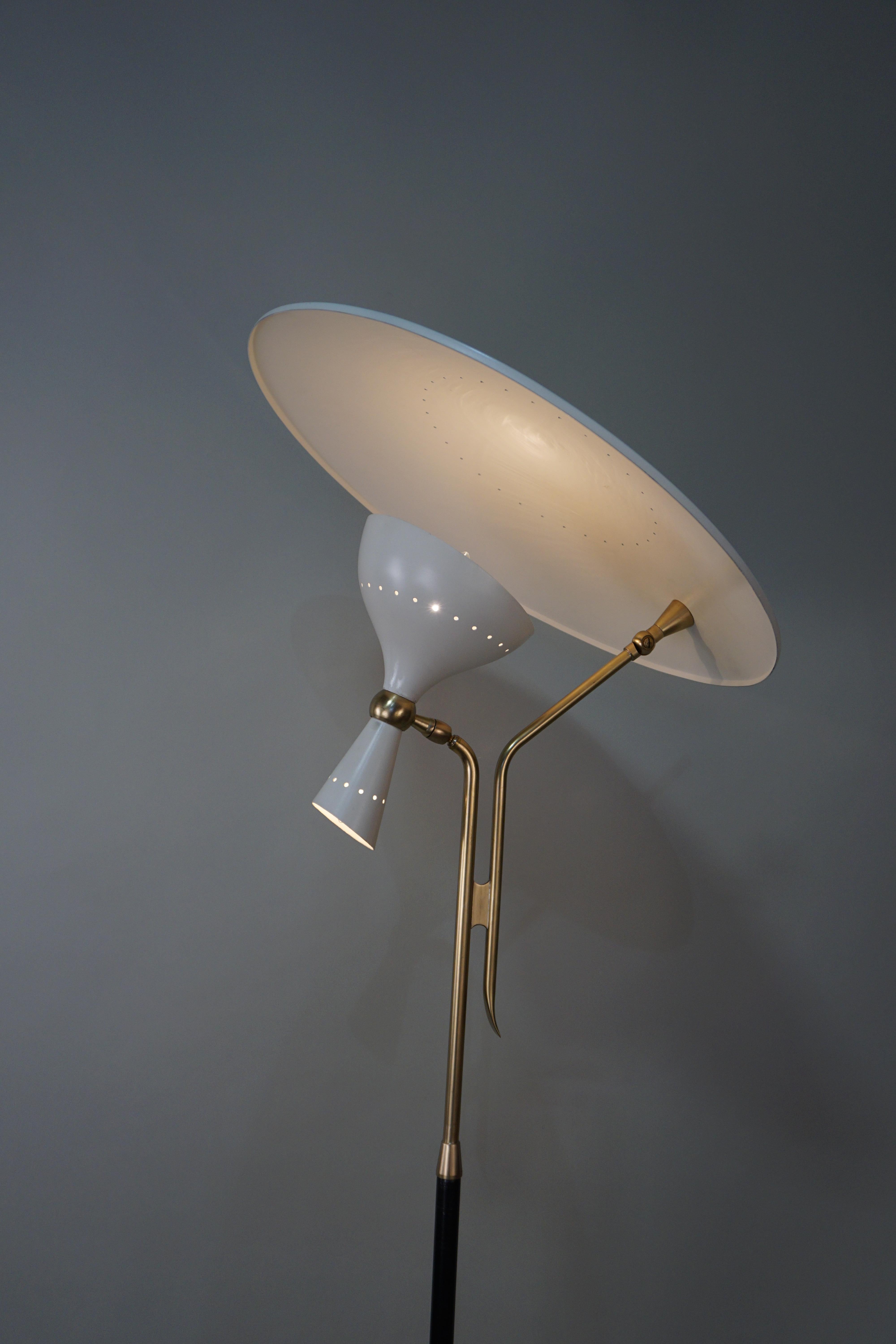 Italian Midcentury Floor Lamp by Stilnovo In Good Condition In Fairfax, VA