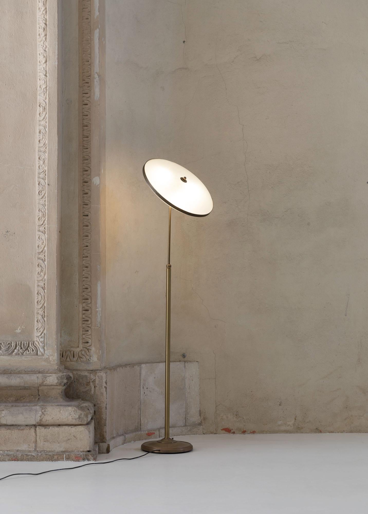 Italian Midcentury Floor Lamp In Excellent Condition In Piacenza, Italy