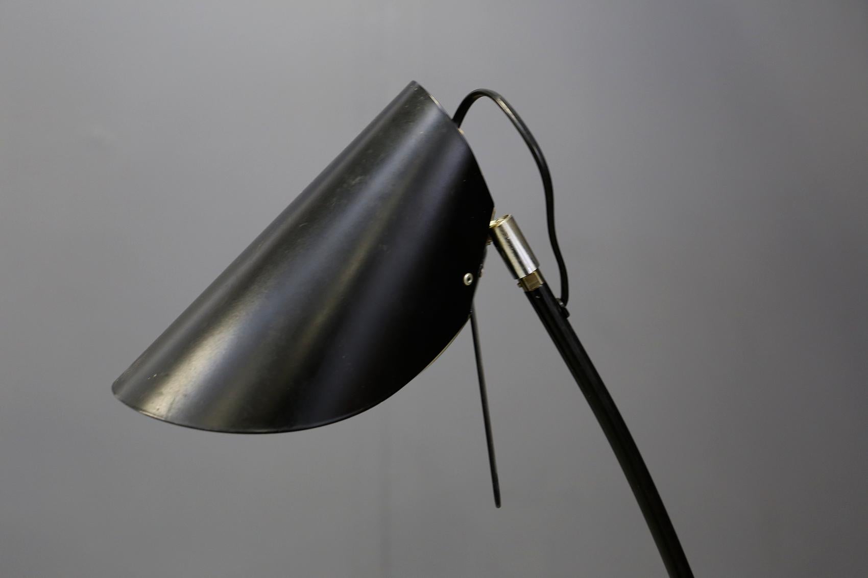 Italian Midcentury Floor Lamp in Black Aluminium and Iron, circa 1960 For Sale 1