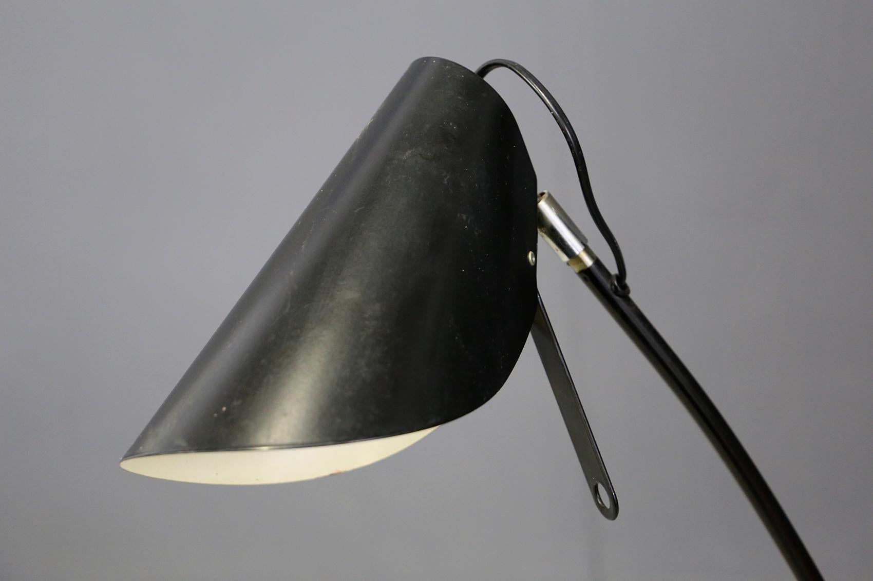 Italian Midcentury Floor Lamp in Black Aluminium and Iron, circa 1960 For Sale 2