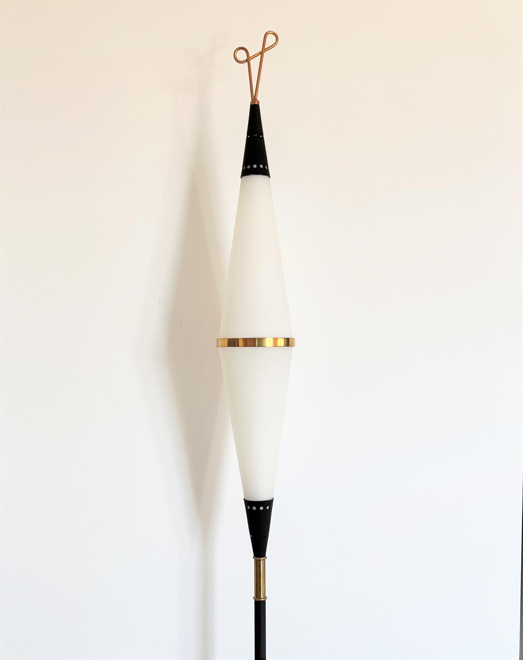 Italian Midcentury Floor Lamp in Glass, Brass and Marble by Reggiani, 1960s In Good Condition For Sale In Morazzone, Varese