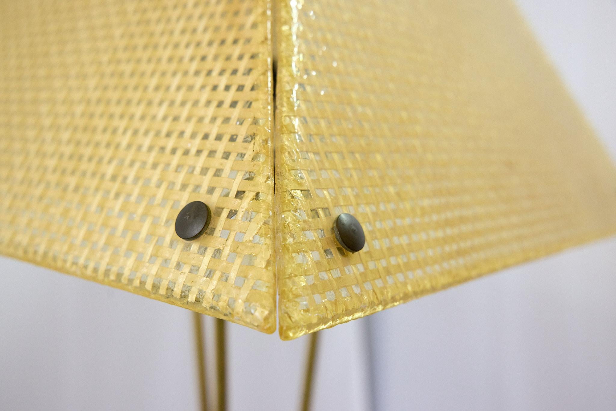 Lampadaire italien du milieu du siècle avec abat-jour tissé original en résine en vente 1