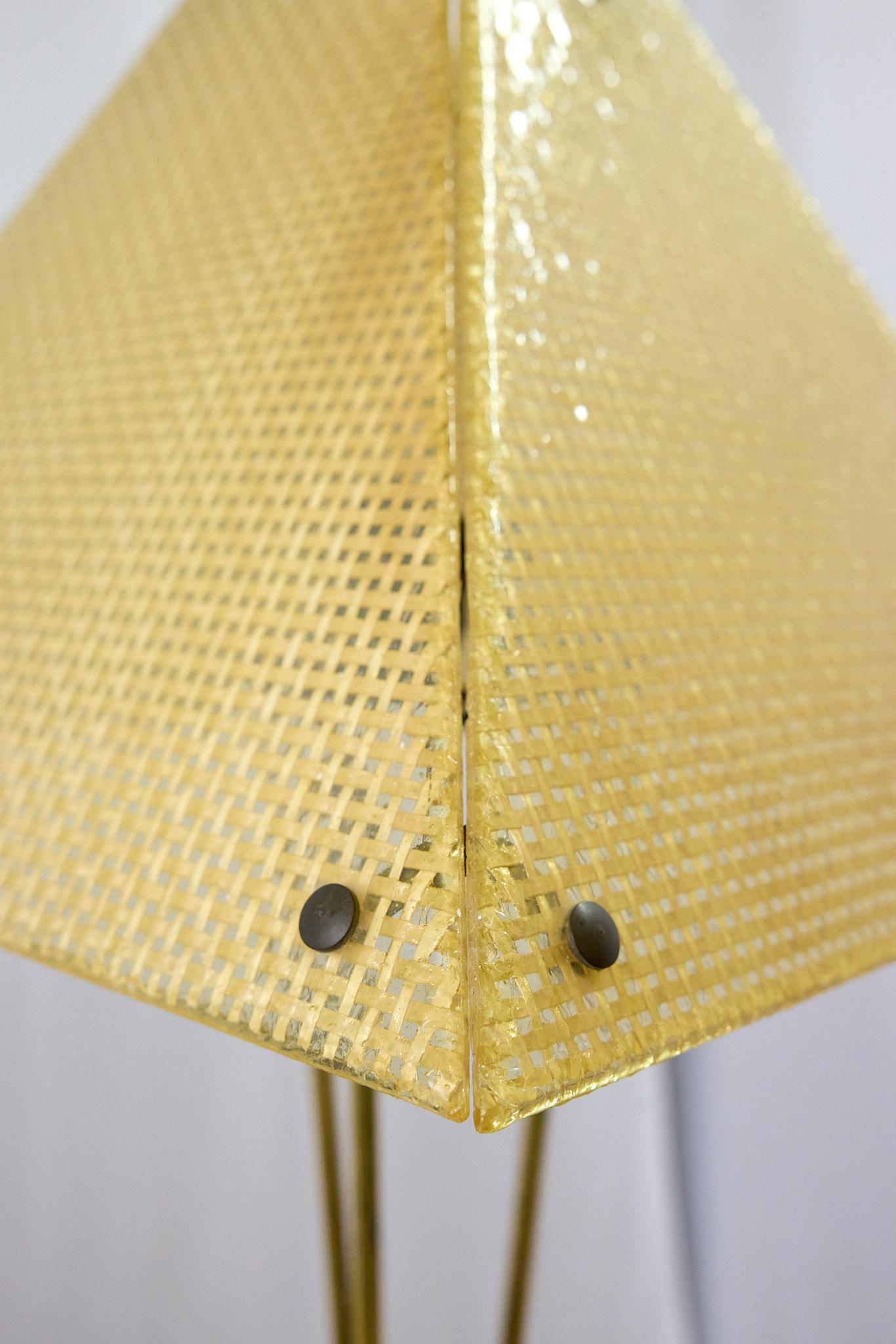 Lampadaire italien du milieu du siècle avec abat-jour tissé original en résine en vente 2
