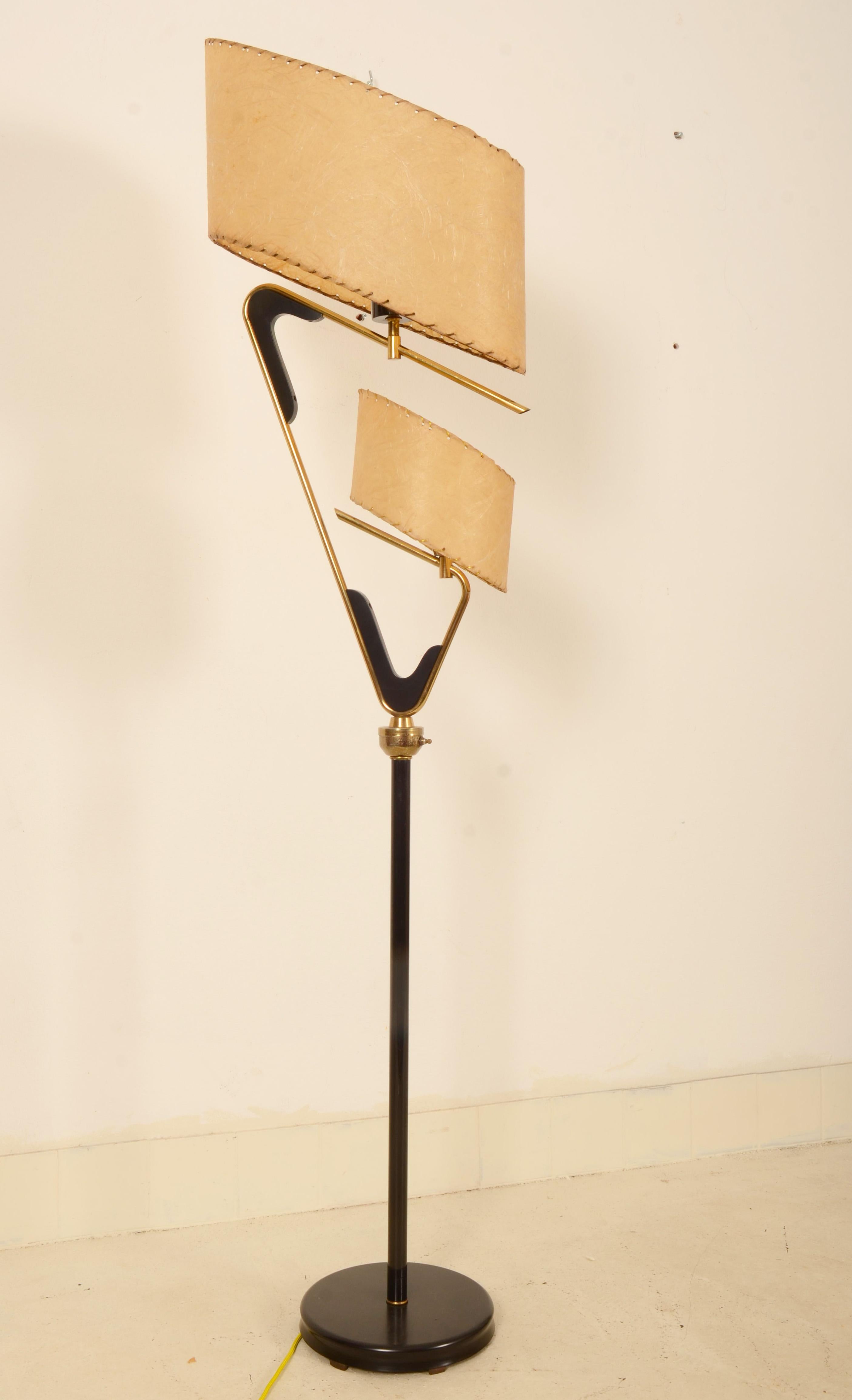 Italienische Stehlampe aus der Mitte des Jahrhunderts mit Pergamentschirmen im Angebot 8