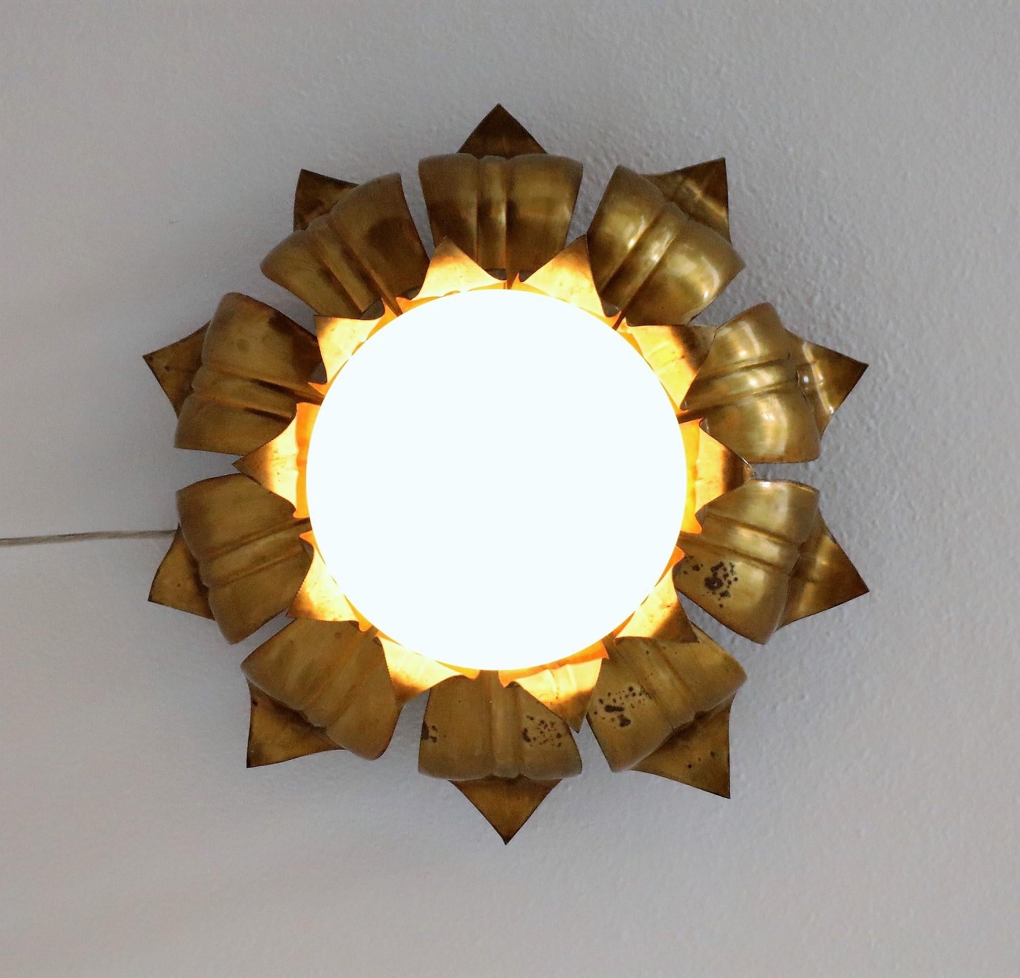 Italian Midcentury Florentine Flushmount Light in Brass with White Glass, 1950s In Good Condition In Morazzone, Varese