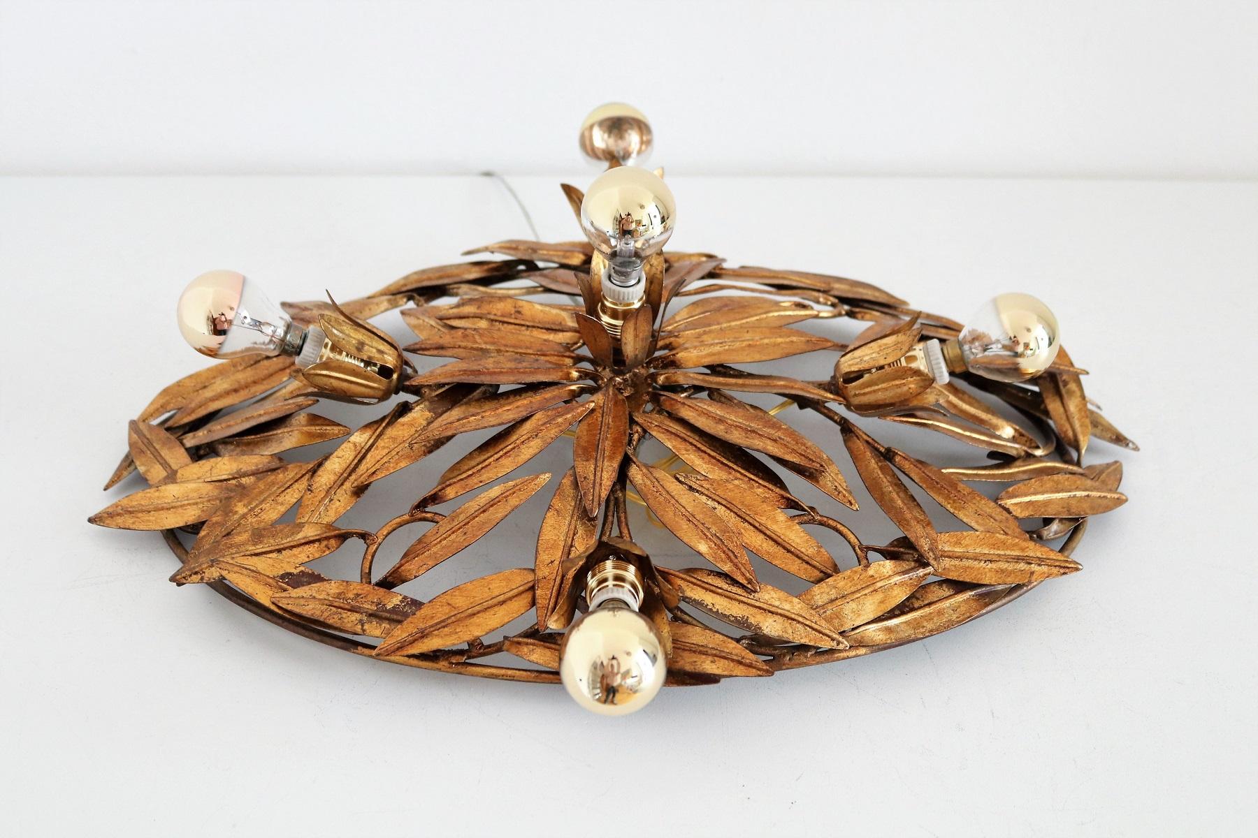 Italian Midcentury Flush Mount Light or Wall Lamp with Gilt Leaves, 1950s In Good Condition In Morazzone, Varese