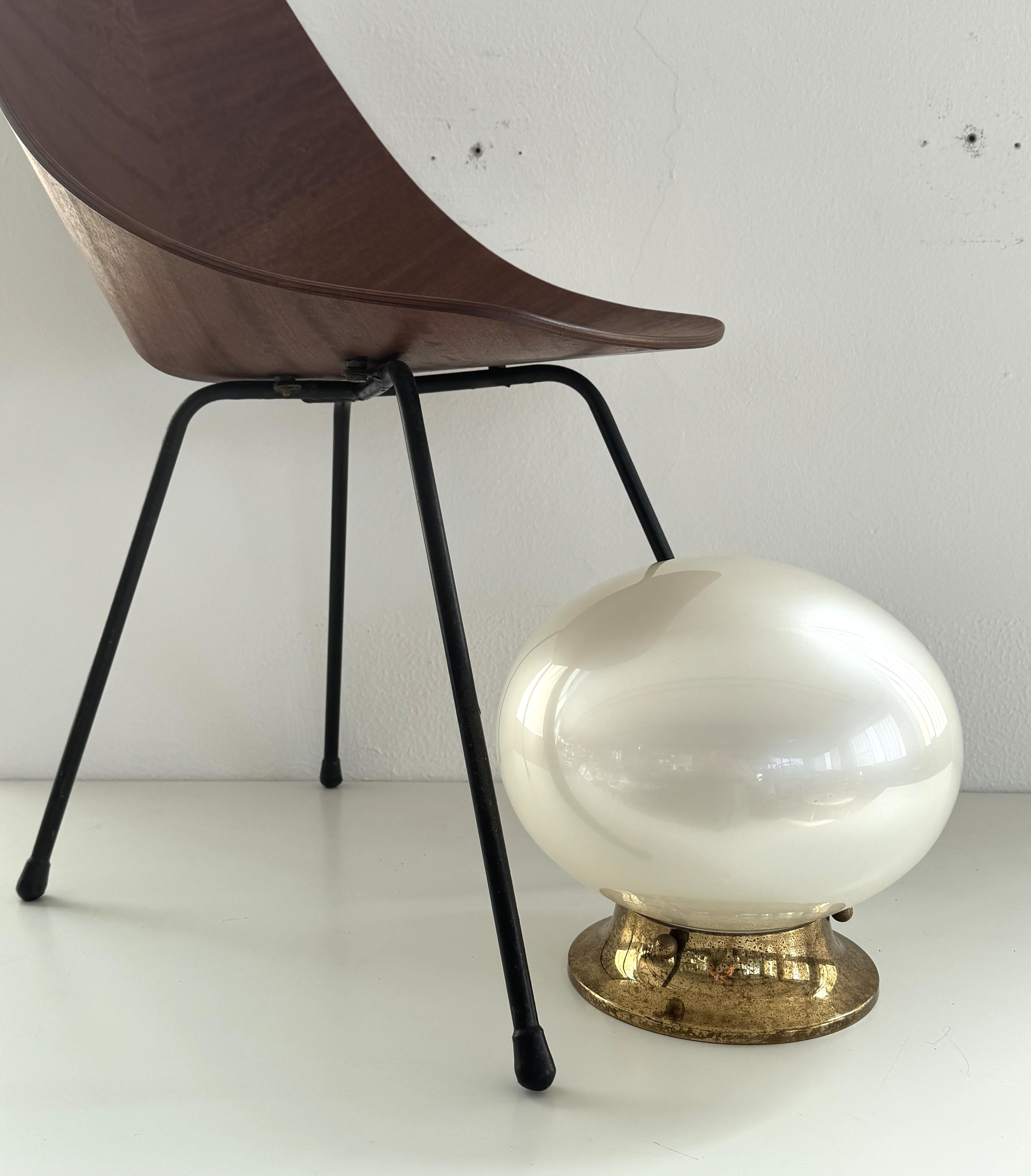 Italian Midcentury Flush Mount Light with Mother of pearl glass and Brass Base In Good Condition For Sale In Morazzone, Varese