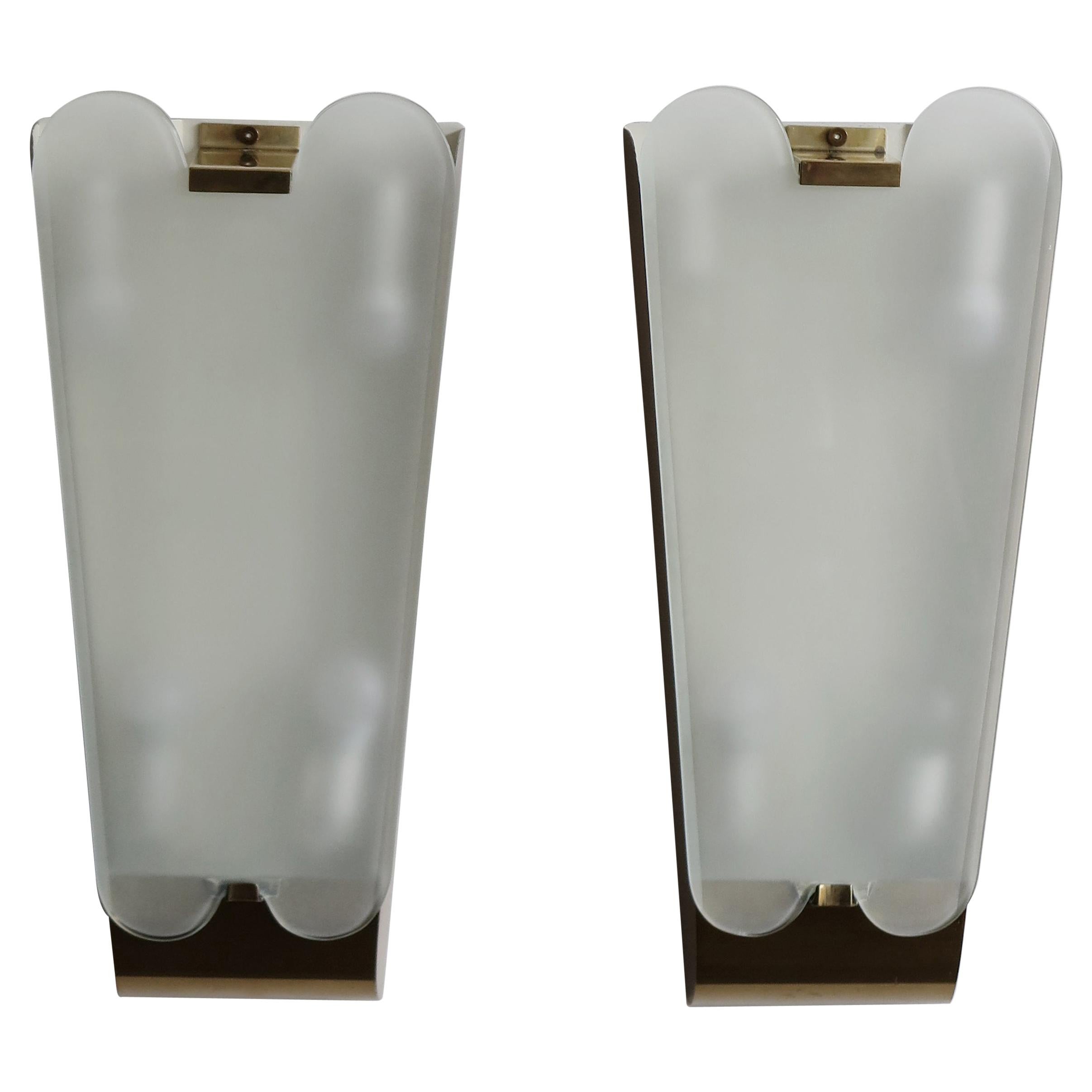 Italian Midcentury Fontana Arte Glass Brass Sconces Wall Lamps, 1940s For Sale