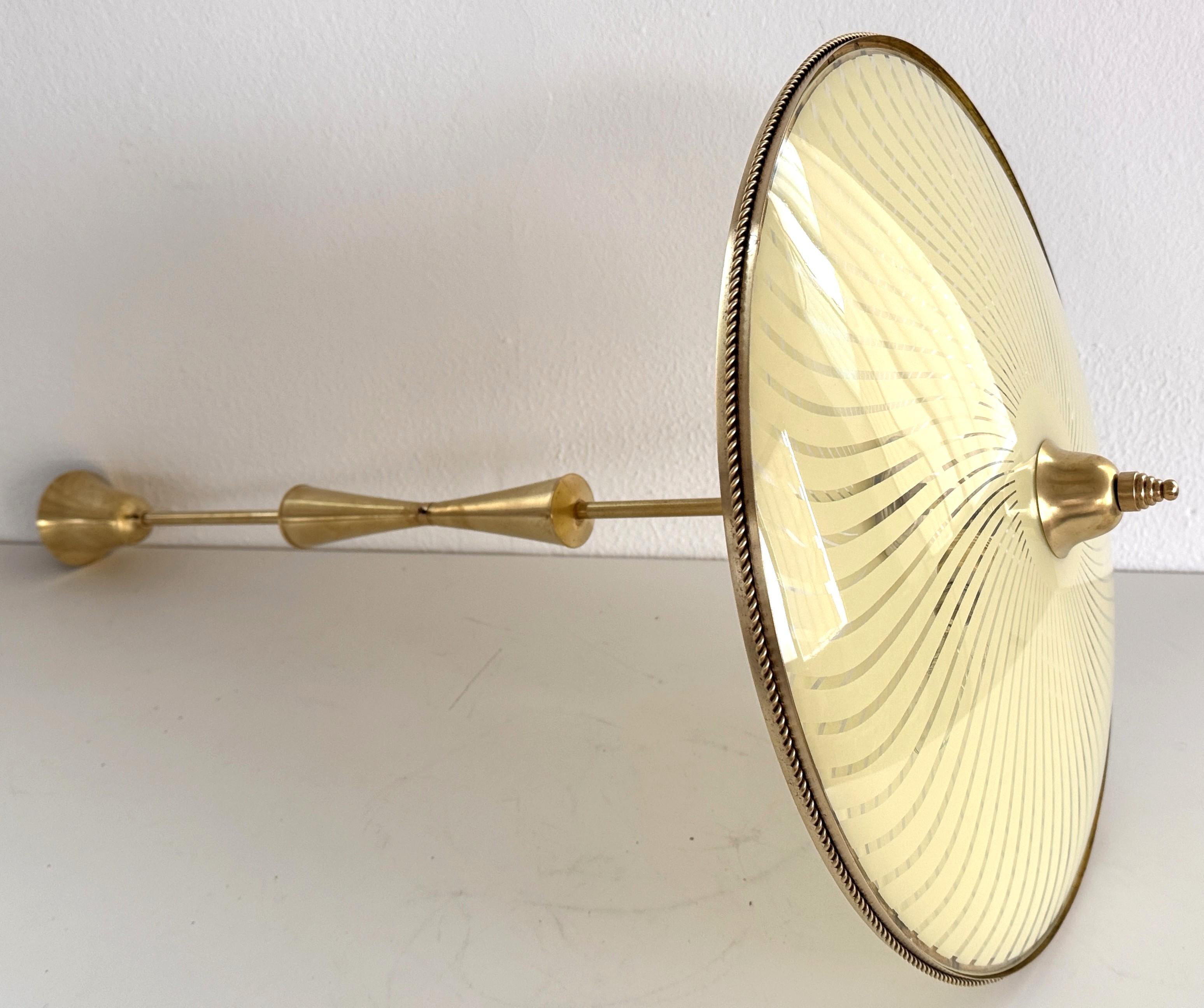 Lampada a sospensione 'Ufo' in vetro di Murano e ottone di Fontana Arte, 1950 in vendita 4