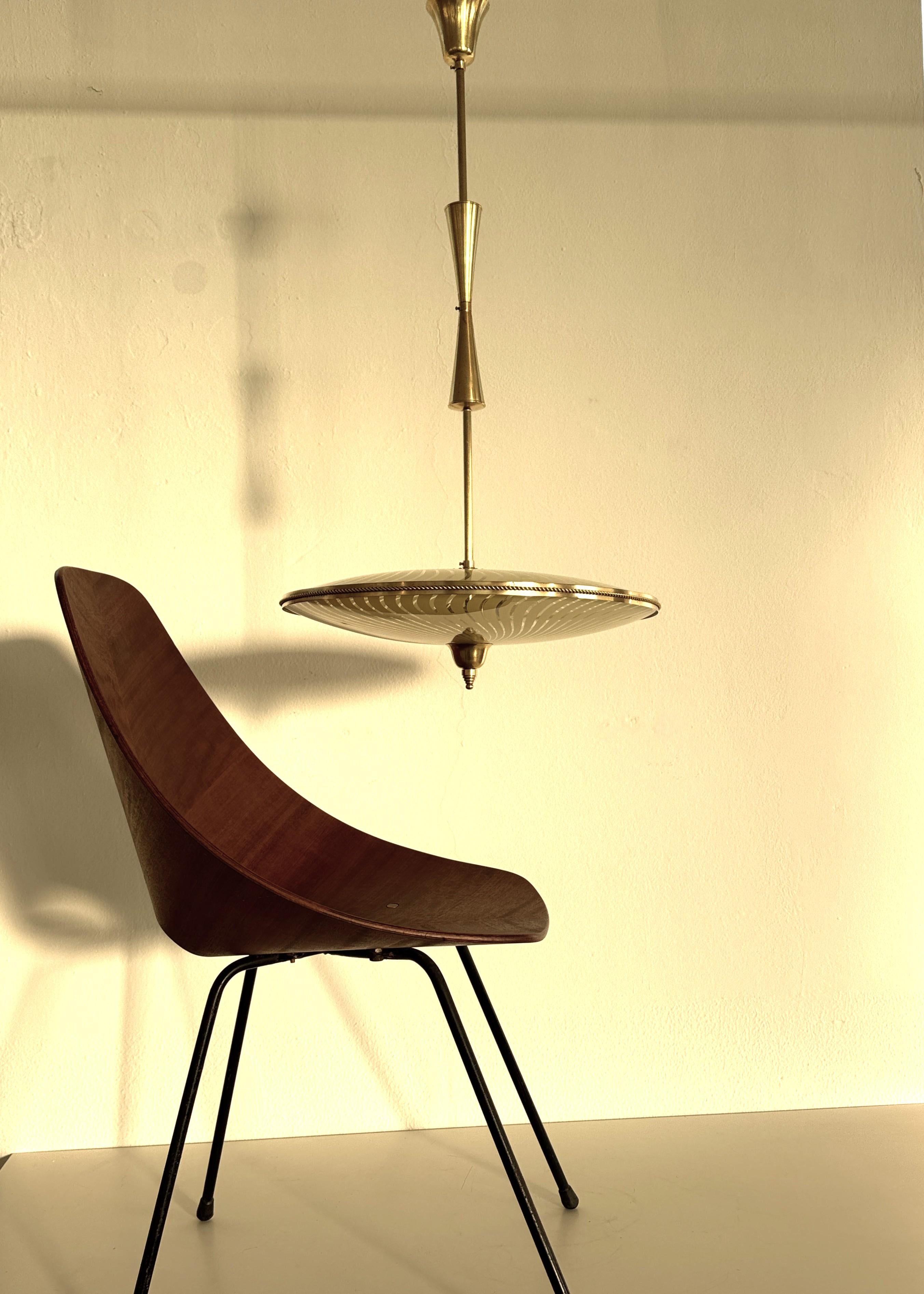 Lampada a sospensione 'Ufo' in vetro di Murano e ottone di Fontana Arte, 1950 in vendita 5