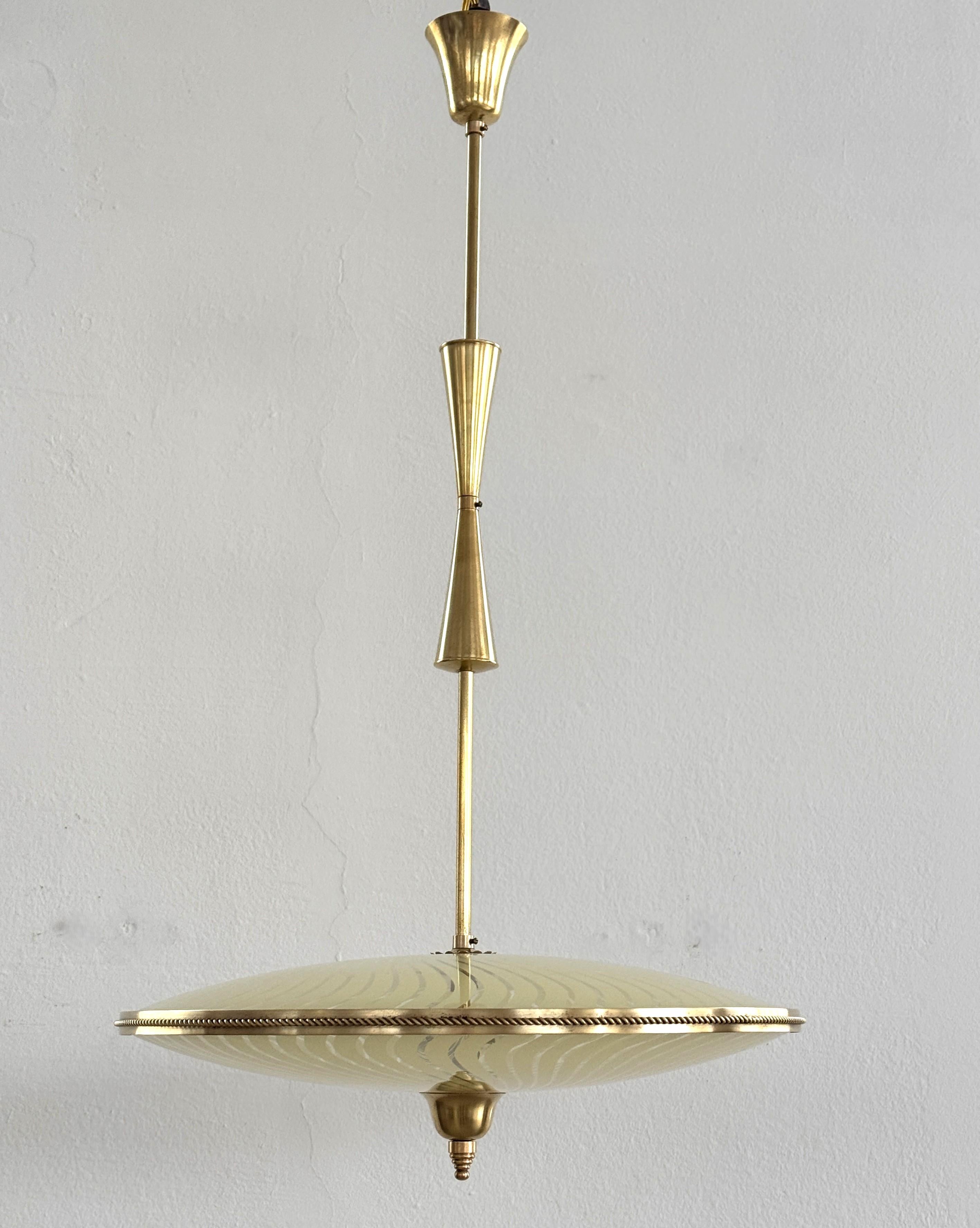 Lampada a sospensione 'Ufo' in vetro di Murano e ottone di Fontana Arte, 1950 in vendita 6
