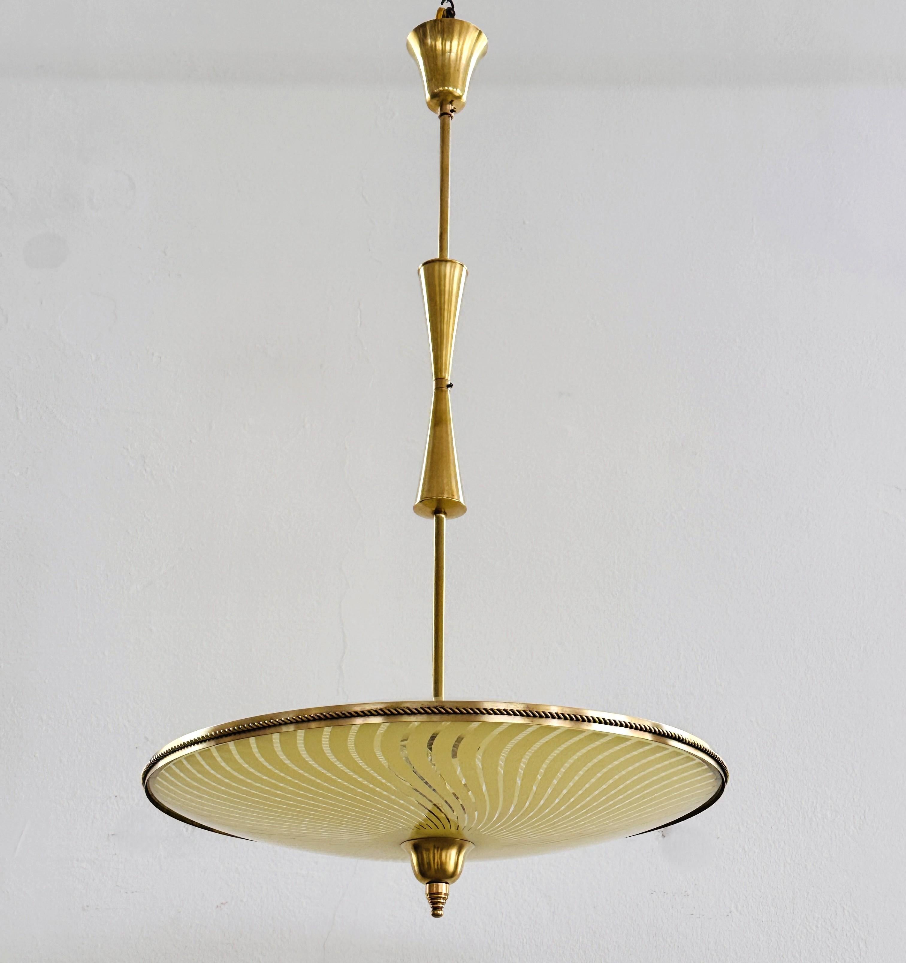 Lampada a sospensione 'Ufo' in vetro di Murano e ottone di Fontana Arte, 1950 in vendita 8