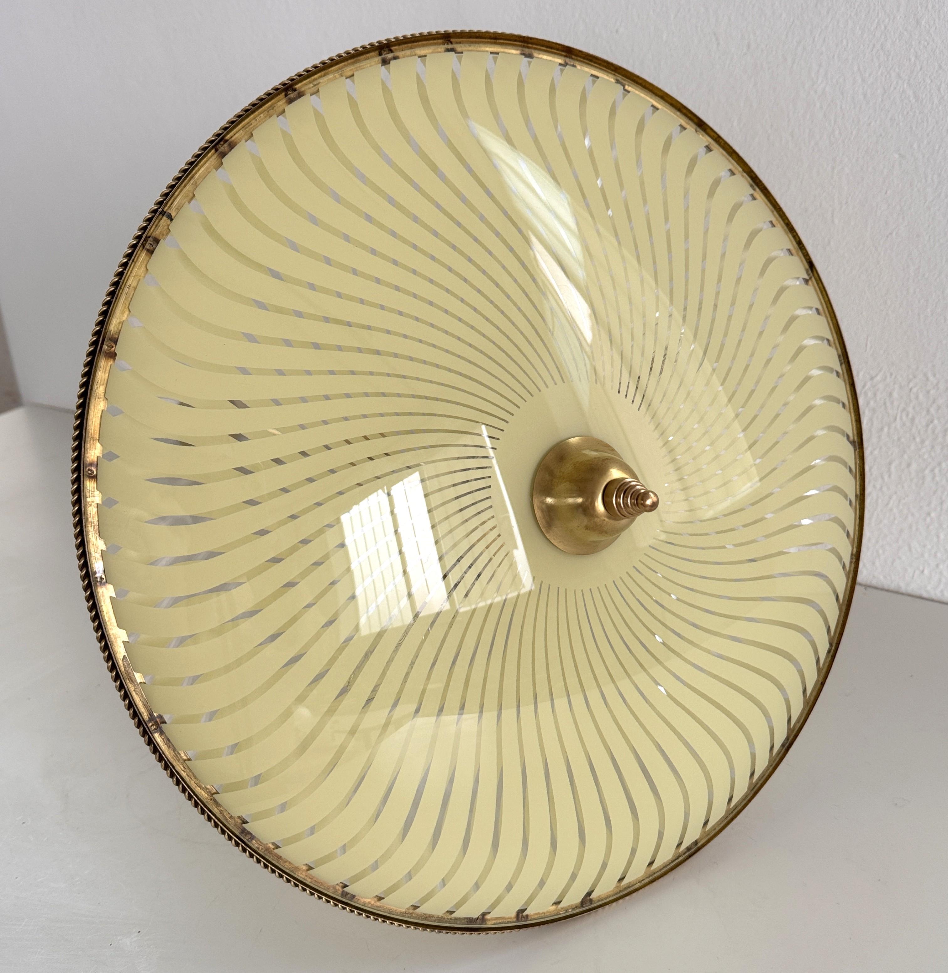 Mid-Century moderno Lampada a sospensione 'Ufo' in vetro di Murano e ottone di Fontana Arte, 1950 in vendita