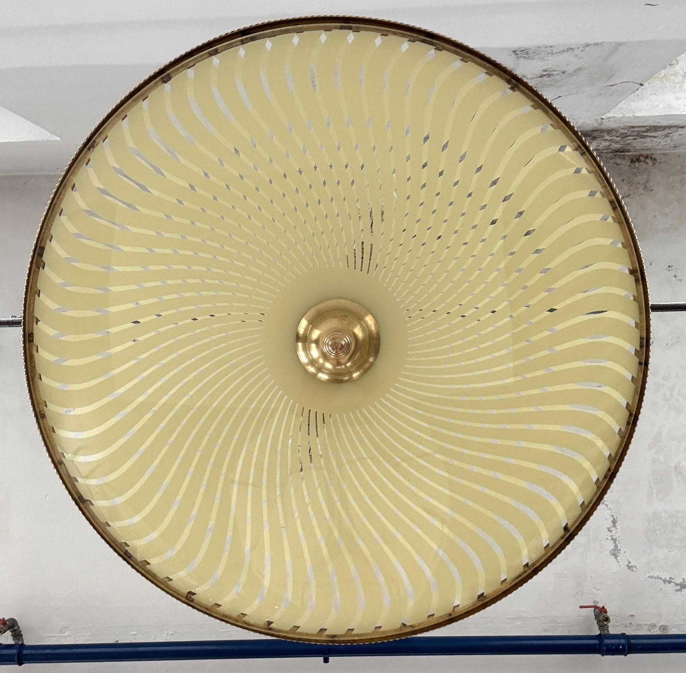 Ottone Lampada a sospensione 'Ufo' in vetro di Murano e ottone di Fontana Arte, 1950 in vendita