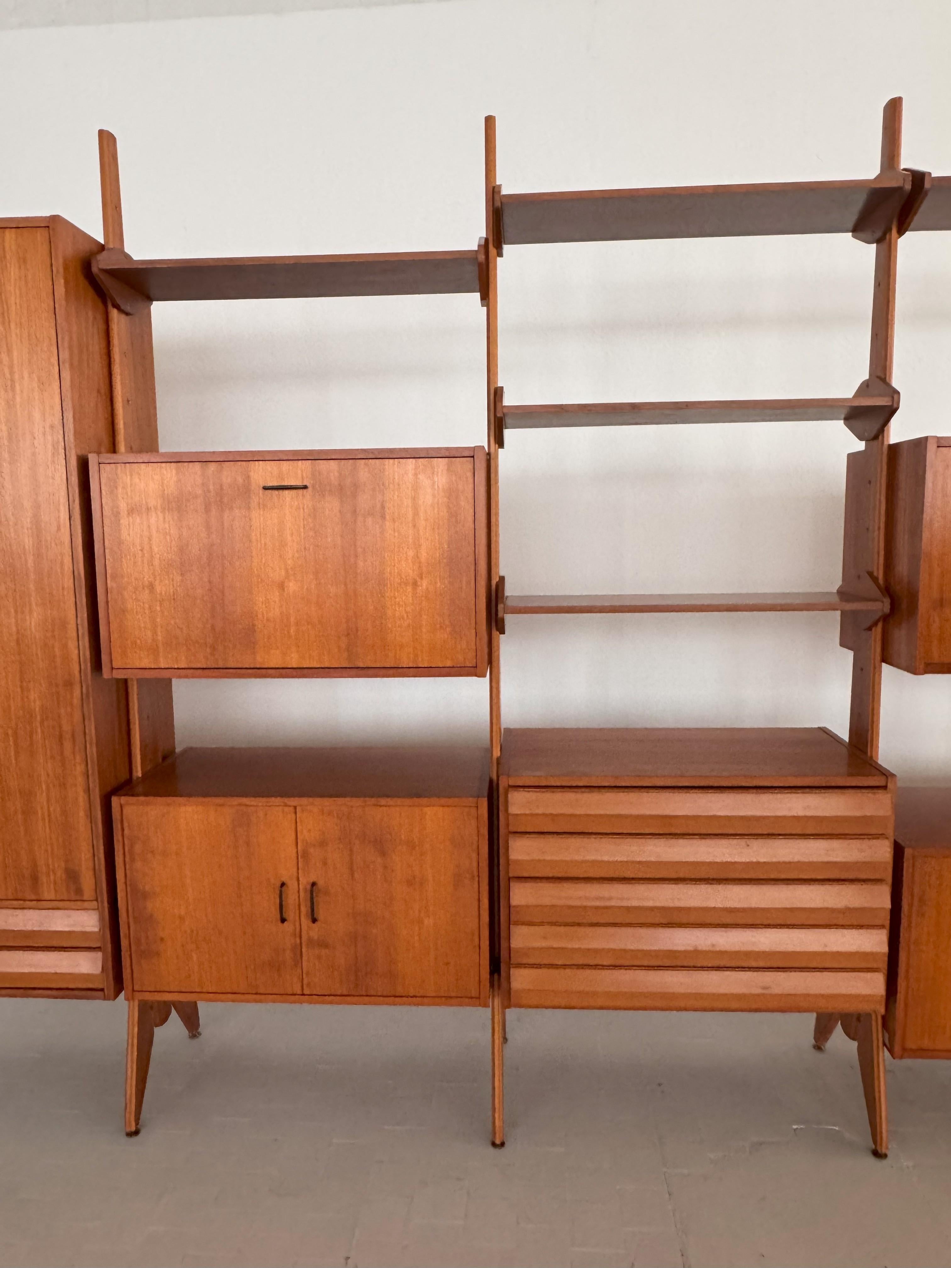 Estantería modular italiana de diseño XXL independiente de mediados de siglo, años 60 en venta 2