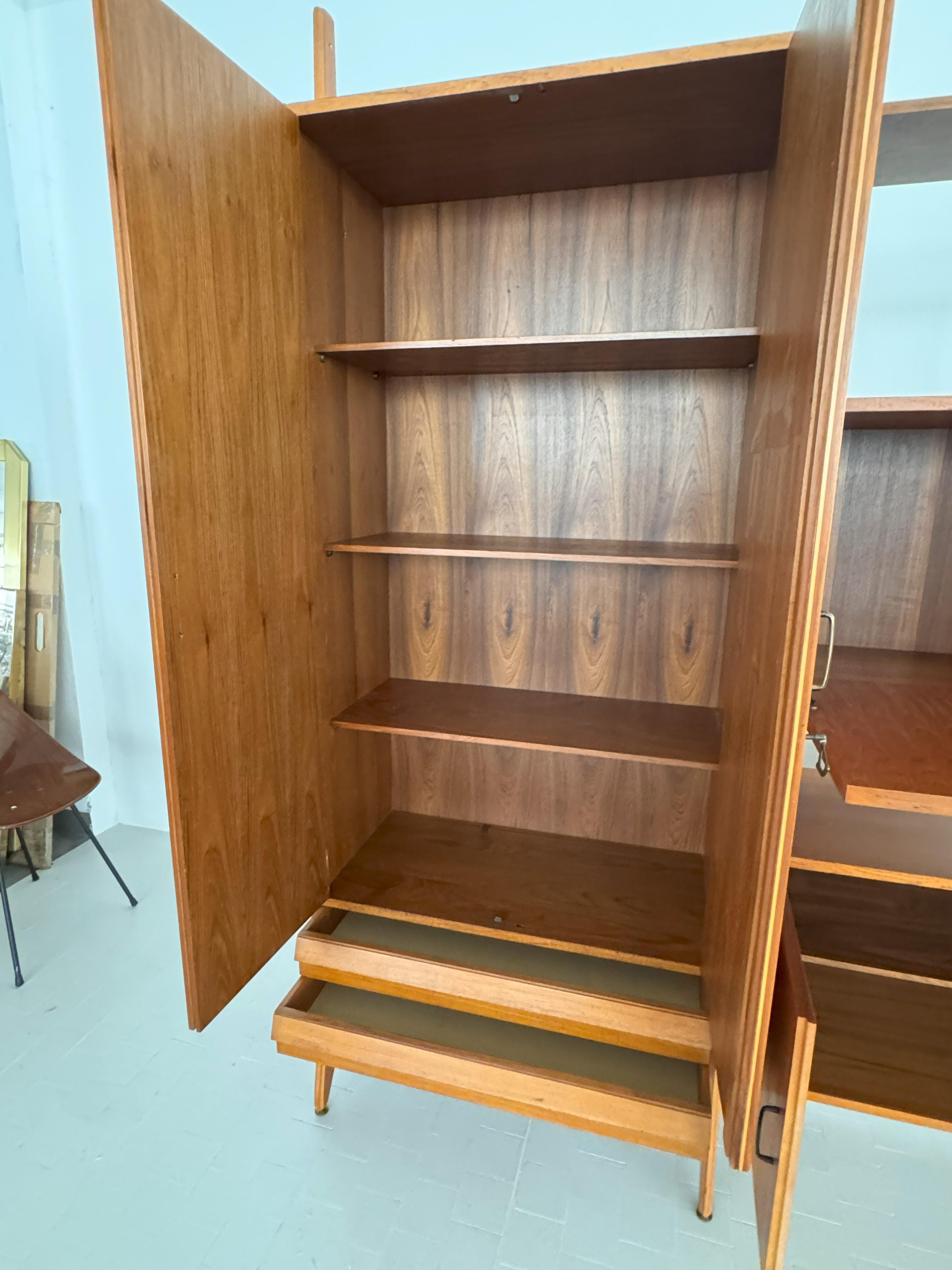 Estantería modular italiana de diseño XXL independiente de mediados de siglo, años 60 en venta 7