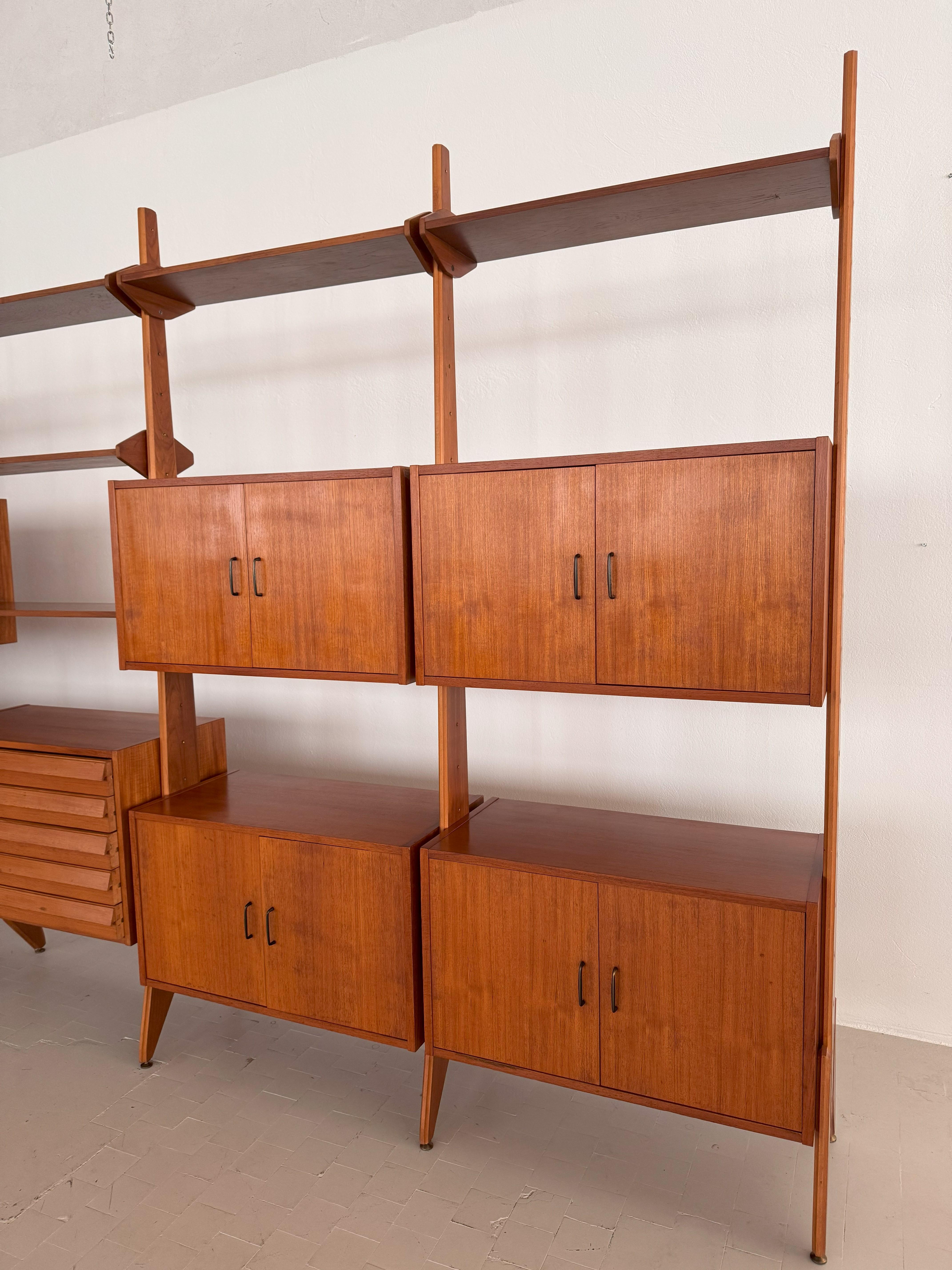 Estantería modular italiana de diseño XXL independiente de mediados de siglo, años 60 Moderno de mediados de siglo en venta