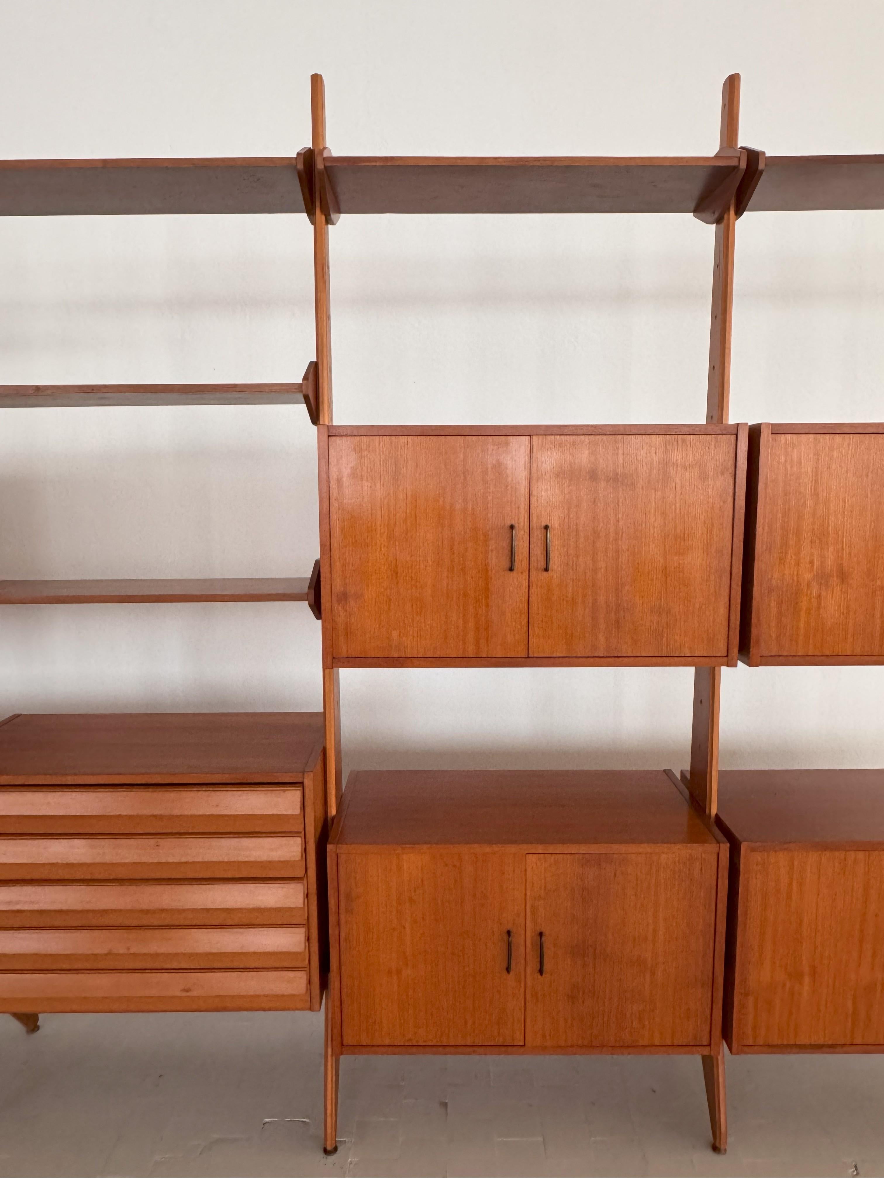 Estantería modular italiana de diseño XXL independiente de mediados de siglo, años 60 en venta 1