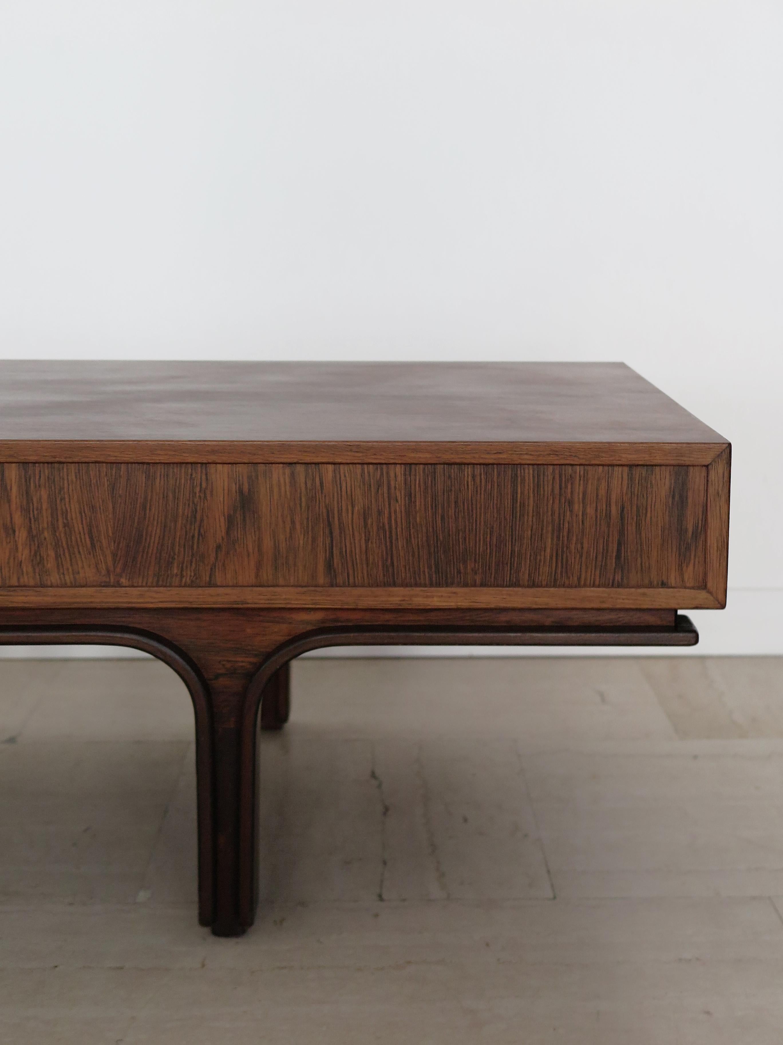 Table en bois foncé du milieu du siècle dernier de Gianfranco Frattini pour Bernini, années 1960 en vente 3