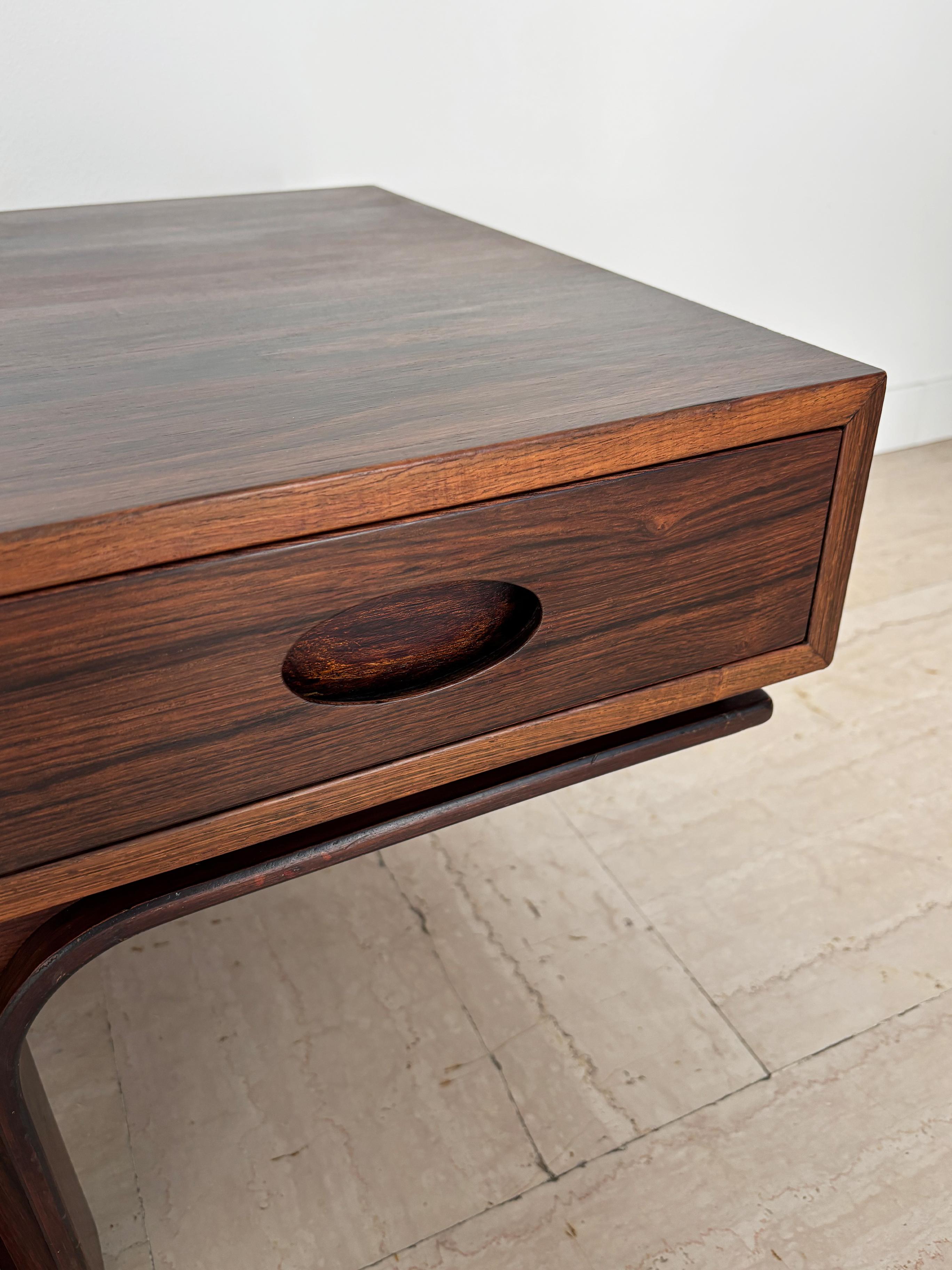 Table en bois foncé du milieu du siècle dernier de Gianfranco Frattini pour Bernini, années 1960 en vente 7