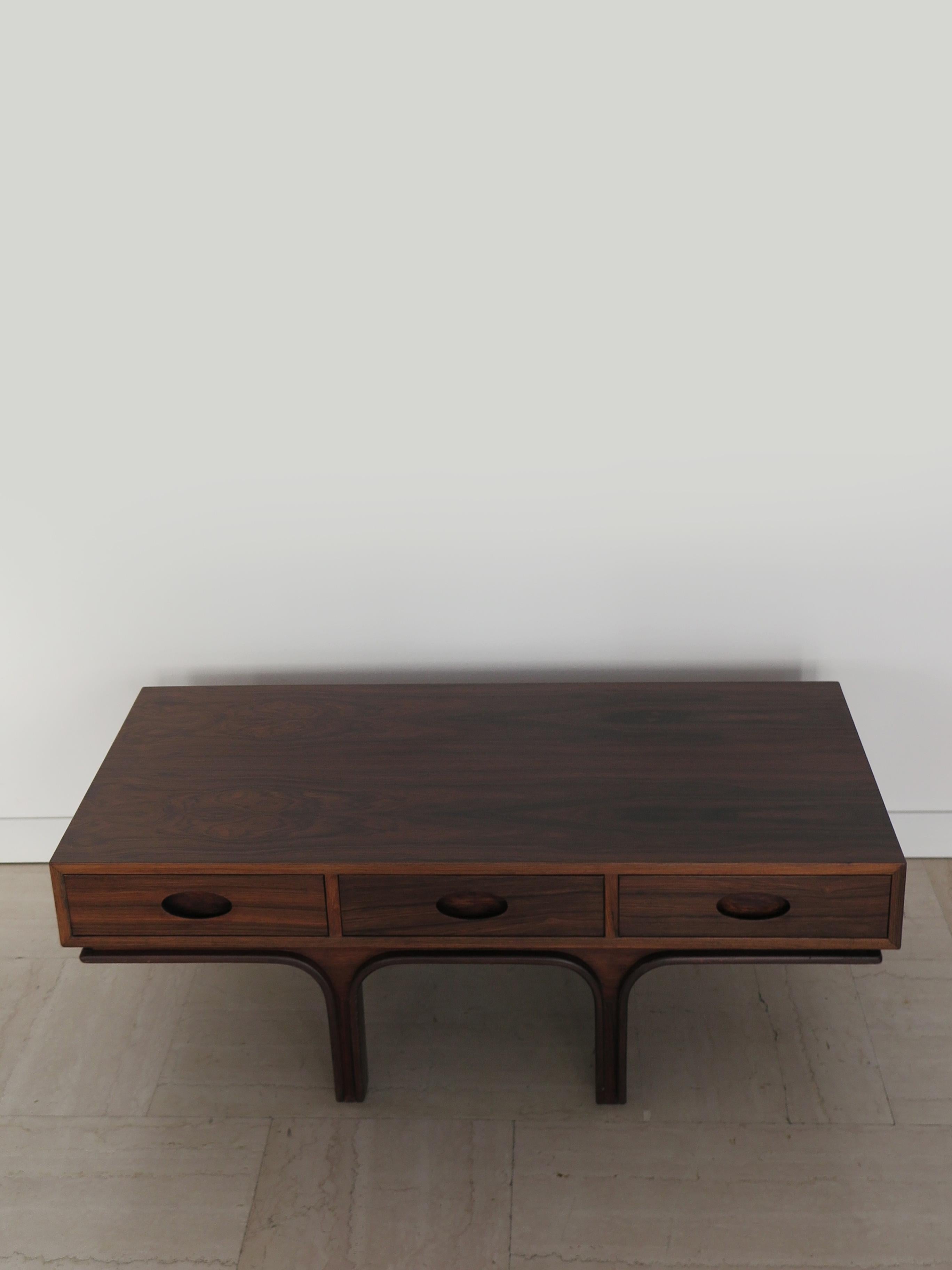 italien Table en bois foncé du milieu du siècle dernier de Gianfranco Frattini pour Bernini, années 1960 en vente