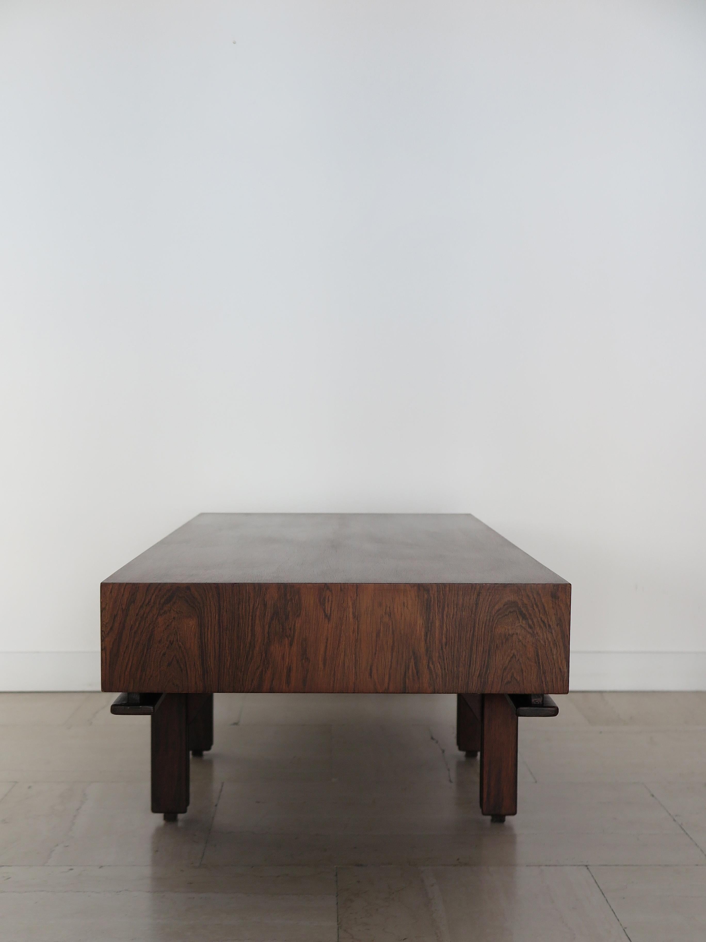 Milieu du XXe siècle Table en bois foncé du milieu du siècle dernier de Gianfranco Frattini pour Bernini, années 1960 en vente