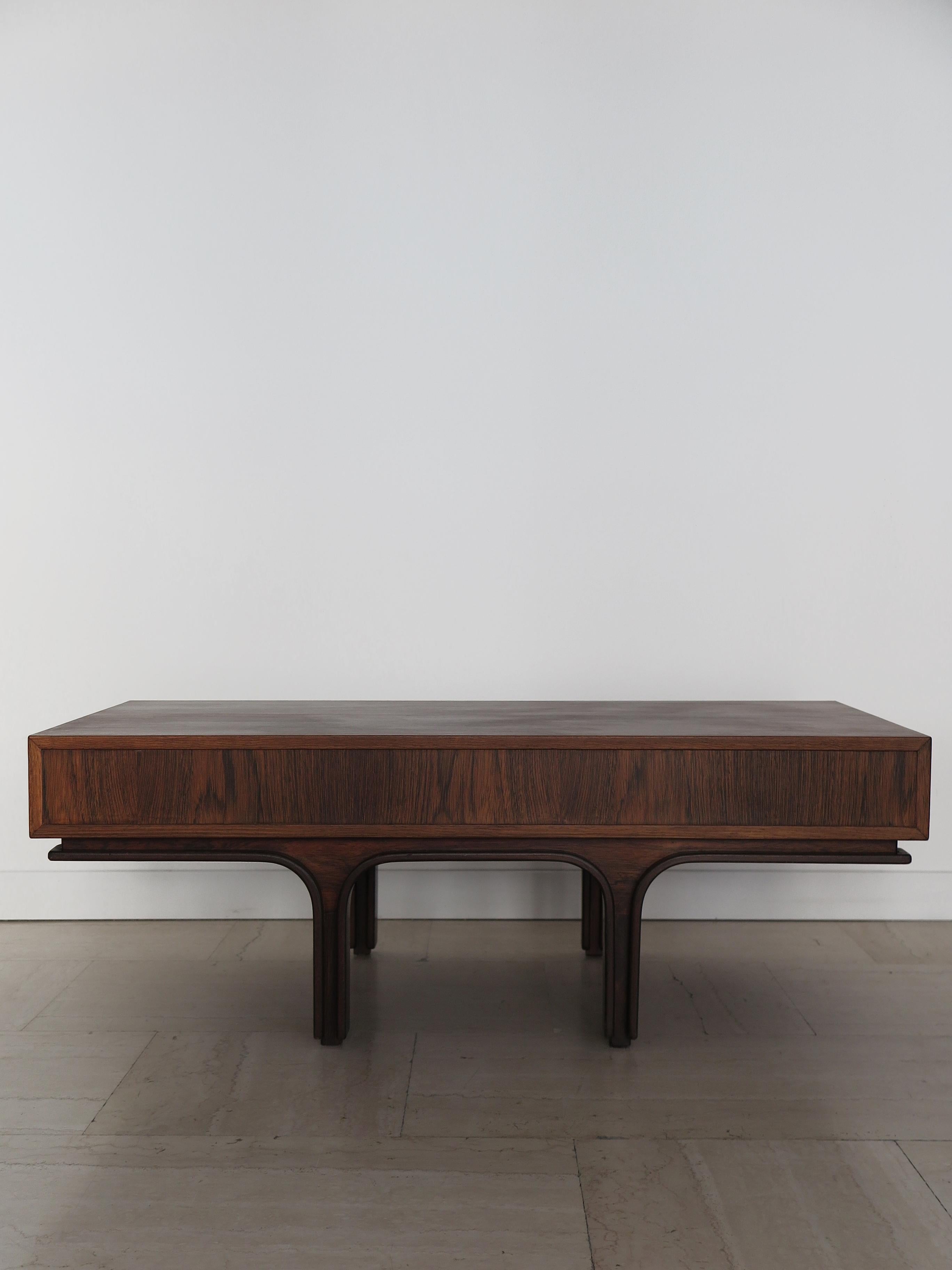 Bois Table en bois foncé du milieu du siècle dernier de Gianfranco Frattini pour Bernini, années 1960 en vente