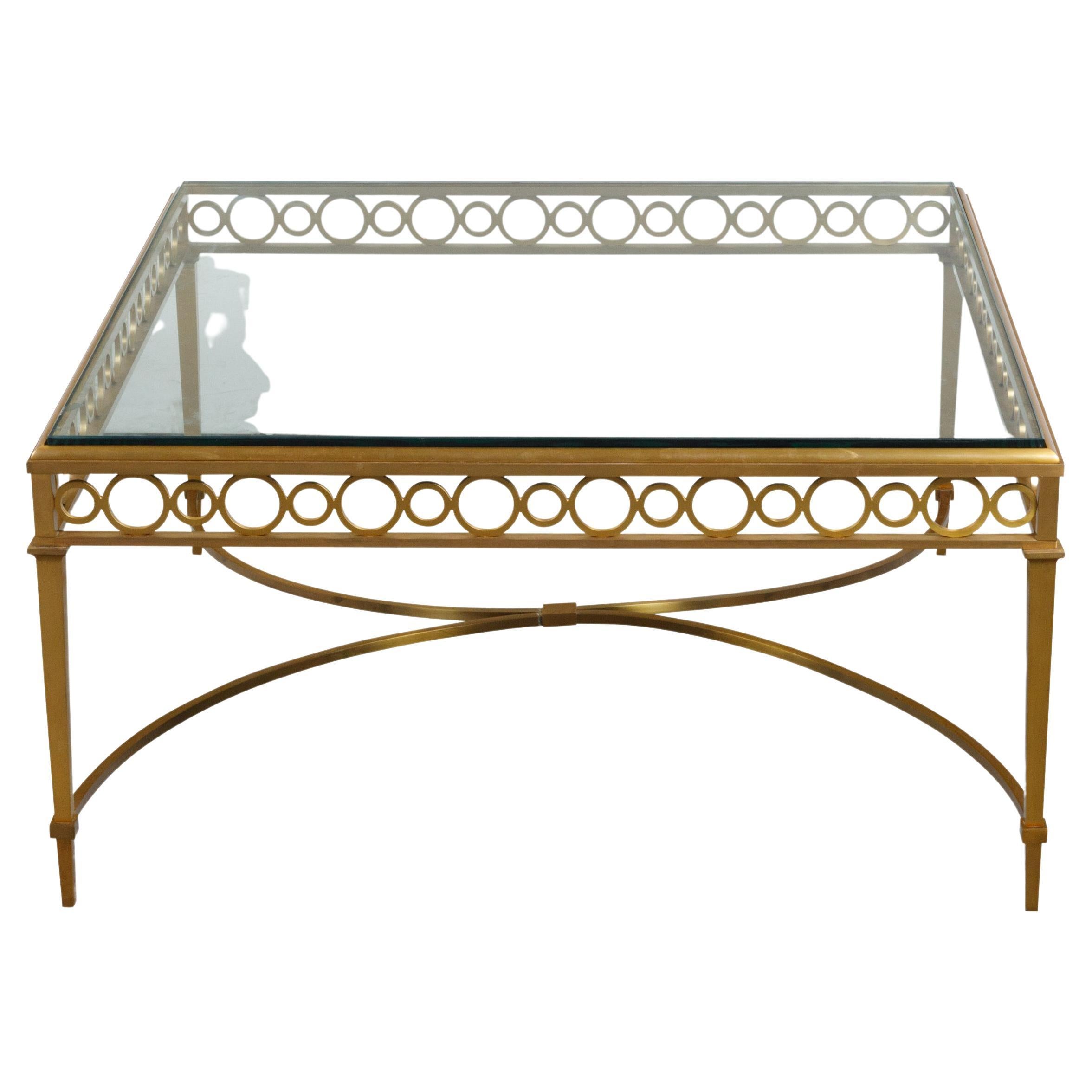 Italienischer Couchtisch aus vergoldeter Bronze aus der Mitte des Jahrhunderts mit Glasplatte und Ringmotiven im Angebot
