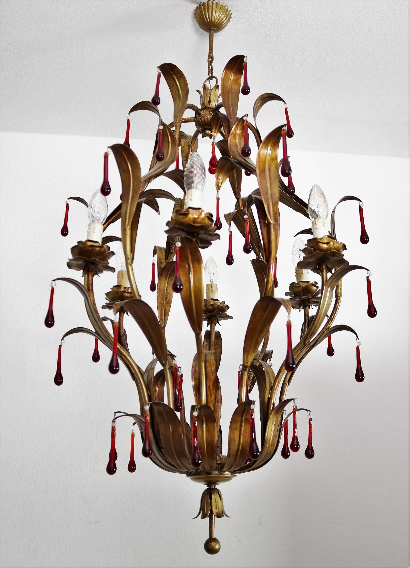 Beautiful Italian big chandelier made of gilt metal in the 1970s.
Attributed to Messes. Banci, Florence.
The chandelier is complete with 57 red Murano glass drops.
Nearly excellent condition, all drops complete and without defect.
Clean and