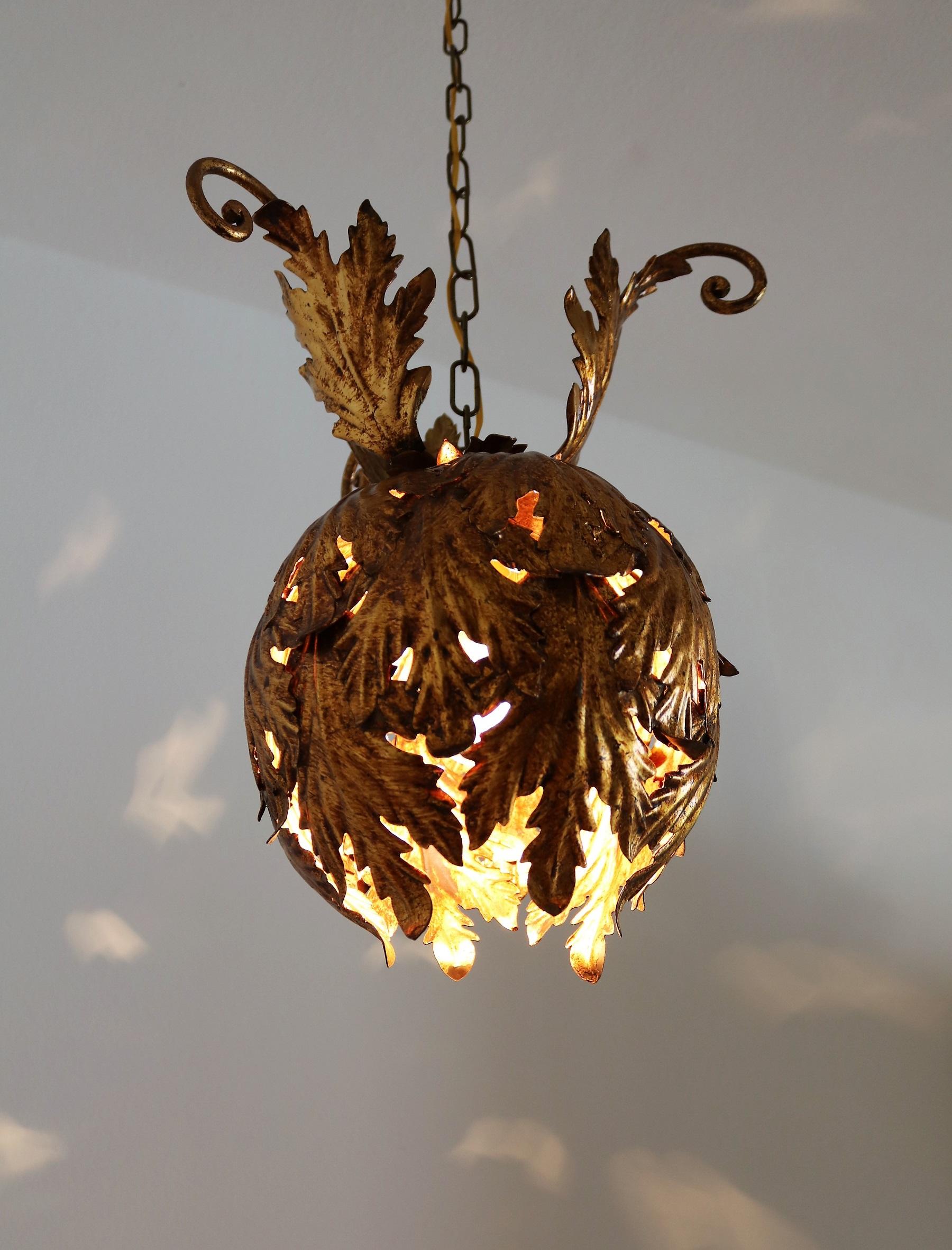 Italian Midcentury Gilt Metal Pendant Lamp with Leaves for Hans Kögl, 1960s For Sale 6