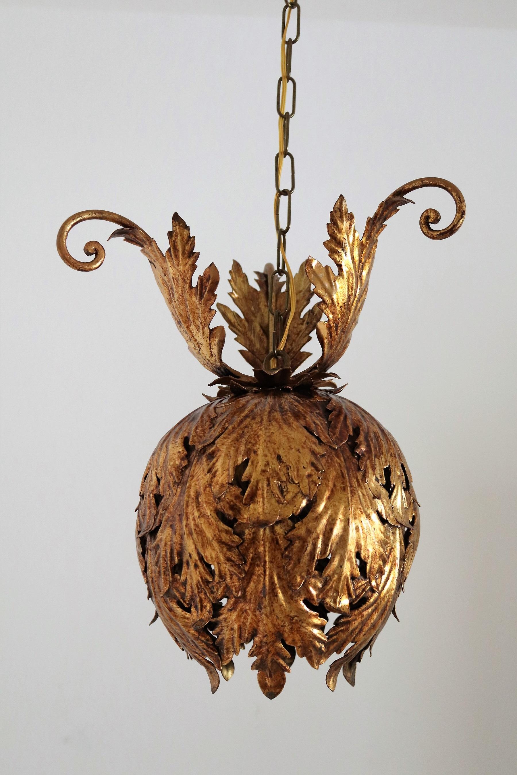 Italian Midcentury Gilt Metal Pendant Lamp with Leaves for Hans Kögl, 1960s For Sale 9