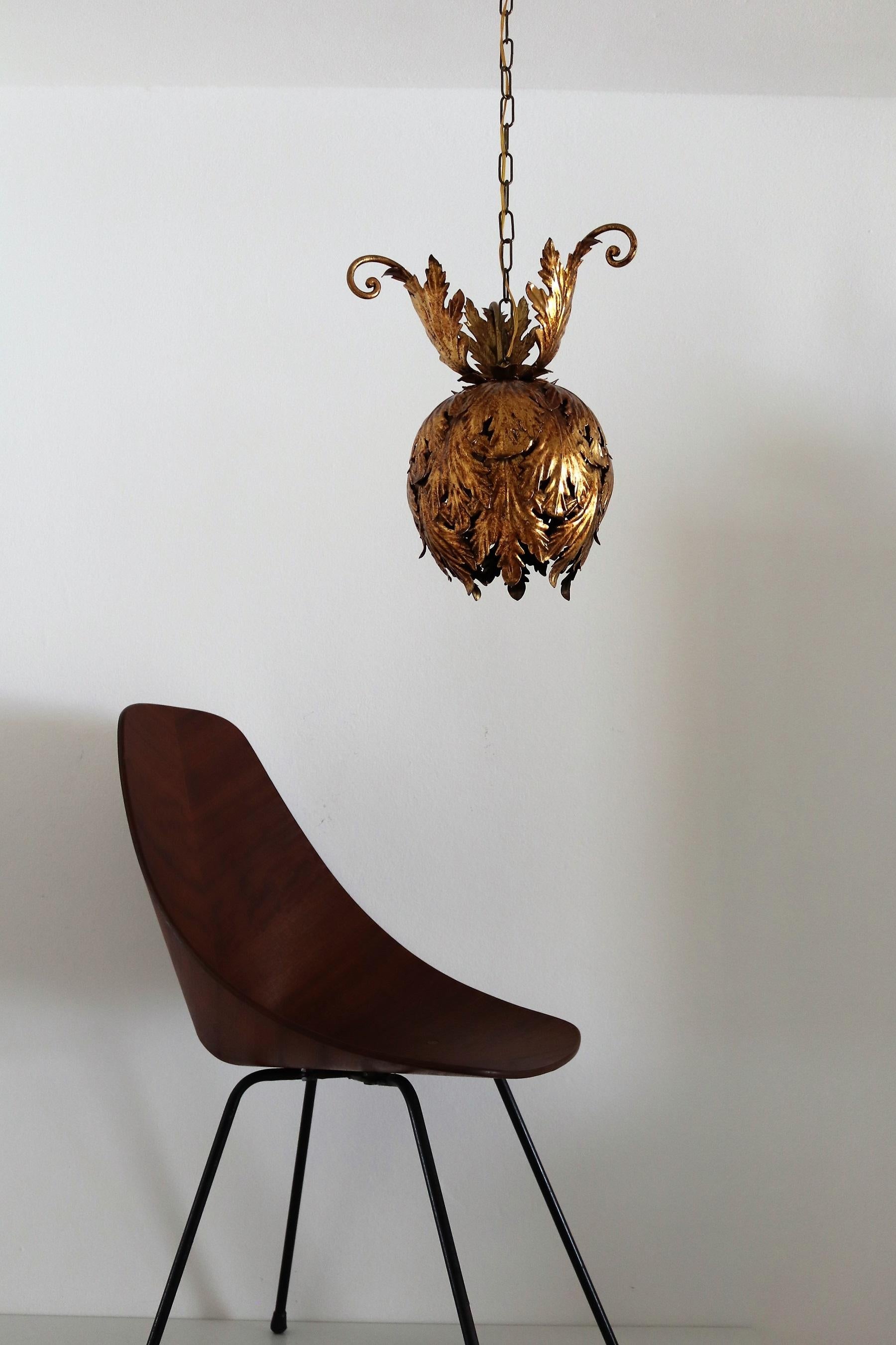 Italian Midcentury Gilt Metal Pendant Lamp with Leaves for Hans Kögl, 1960s For Sale 10