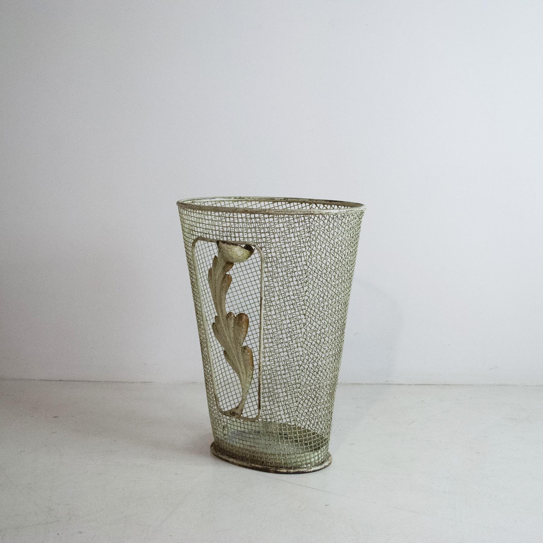Grid-worked metal umbrella stand embellished with a metal leaf decorated in the Gio Ponti style, late 1950s production.