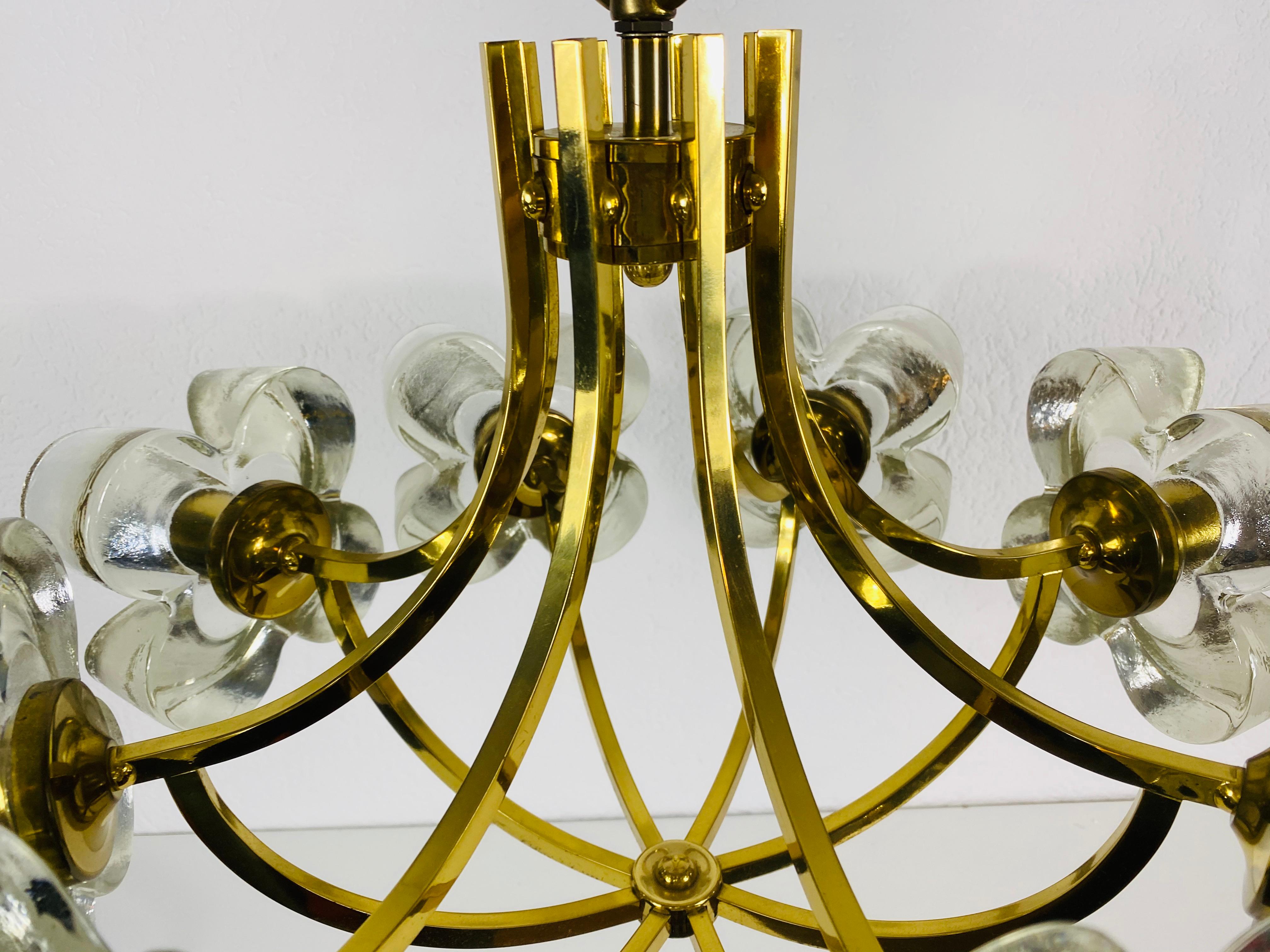 Italian Midcentury Glass and Brass 8-Arm Chandelier Mazzega Attributed, 1960s For Sale 2