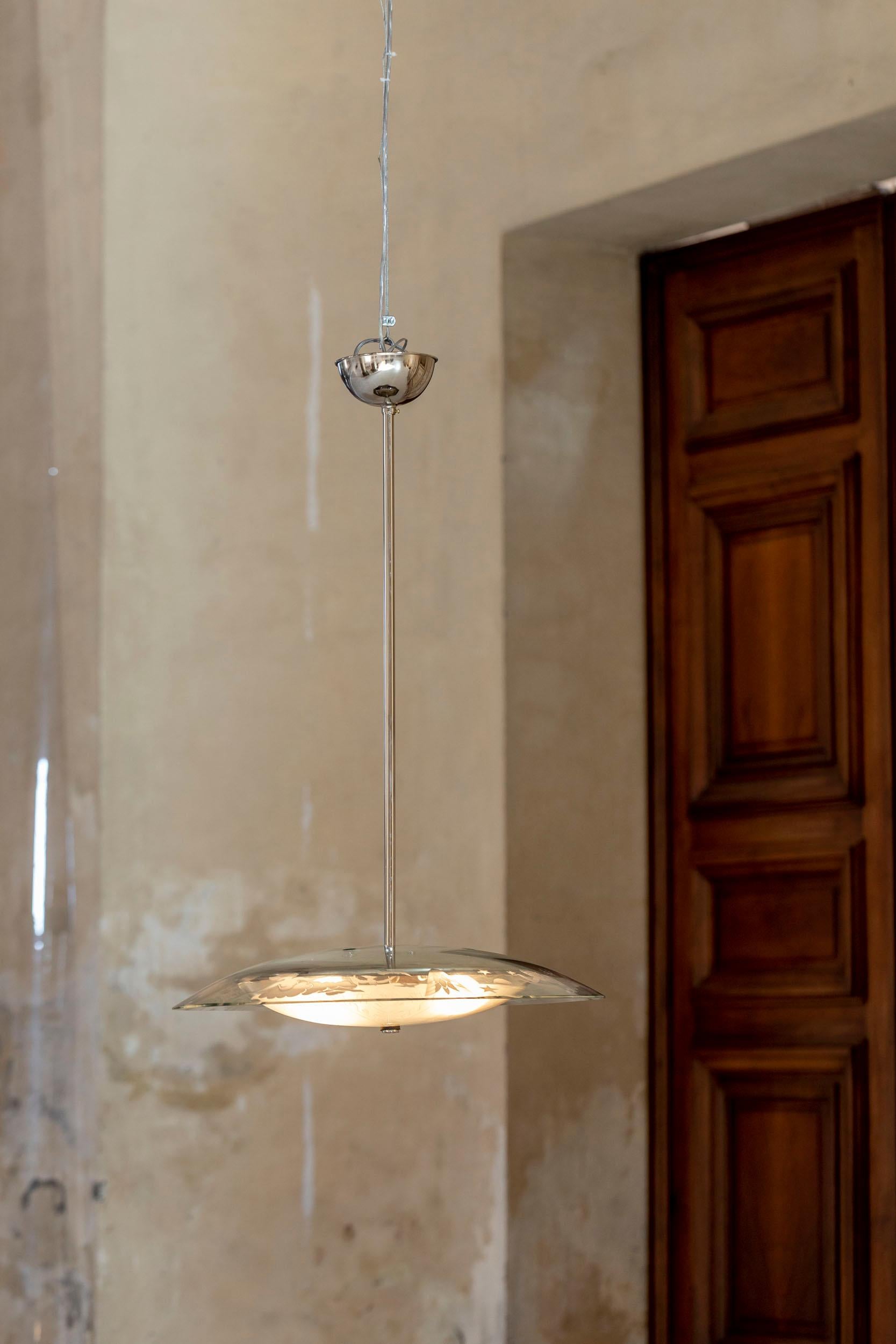 Mid-Century moderno Ciondolo in vetro della metà del secolo scorso attribuito a Pietro Chiesa per Fontana Arte in vendita