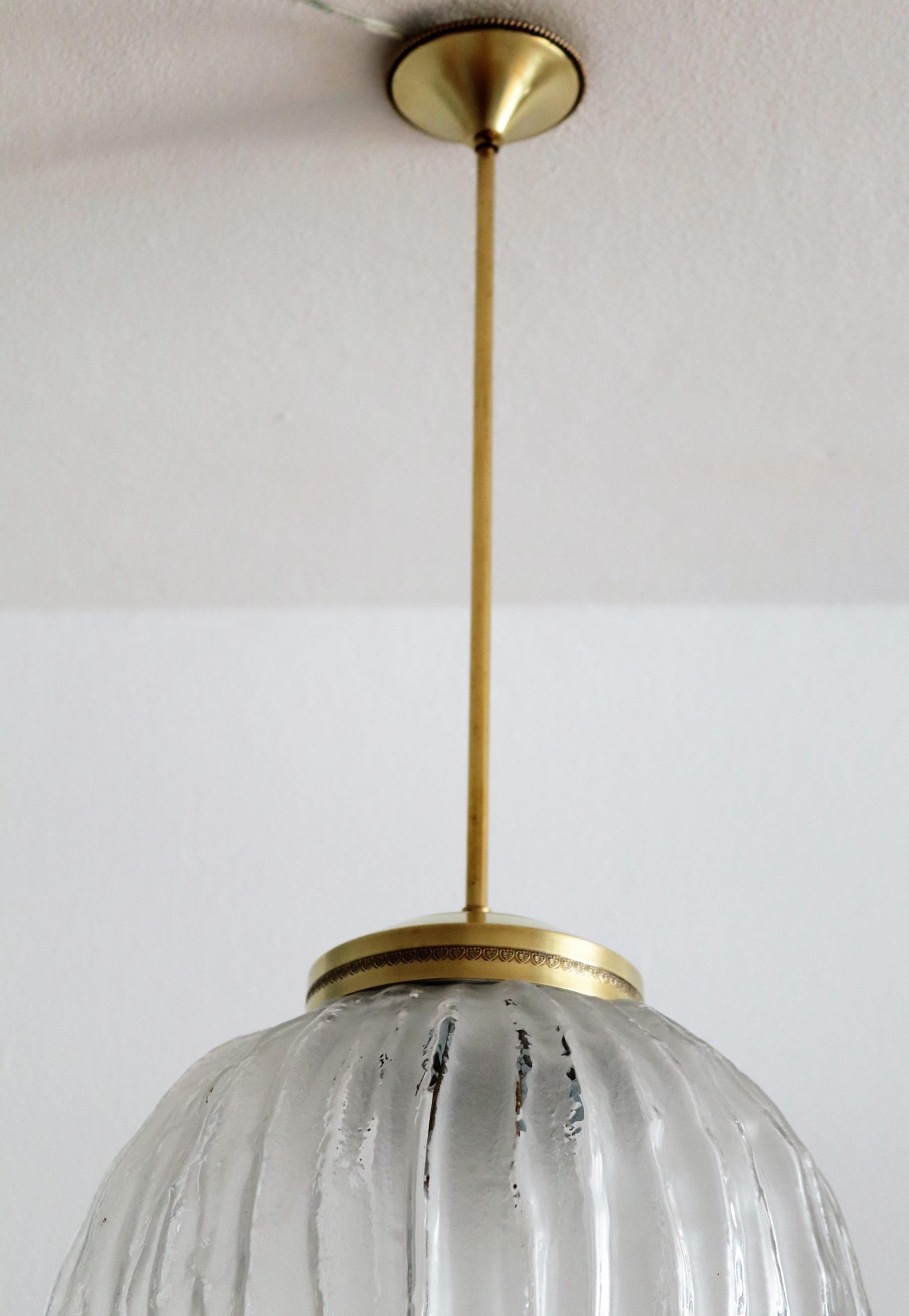 Italian Midcentury Glass und Brass Pendant Sphere, 1950s For Sale 7