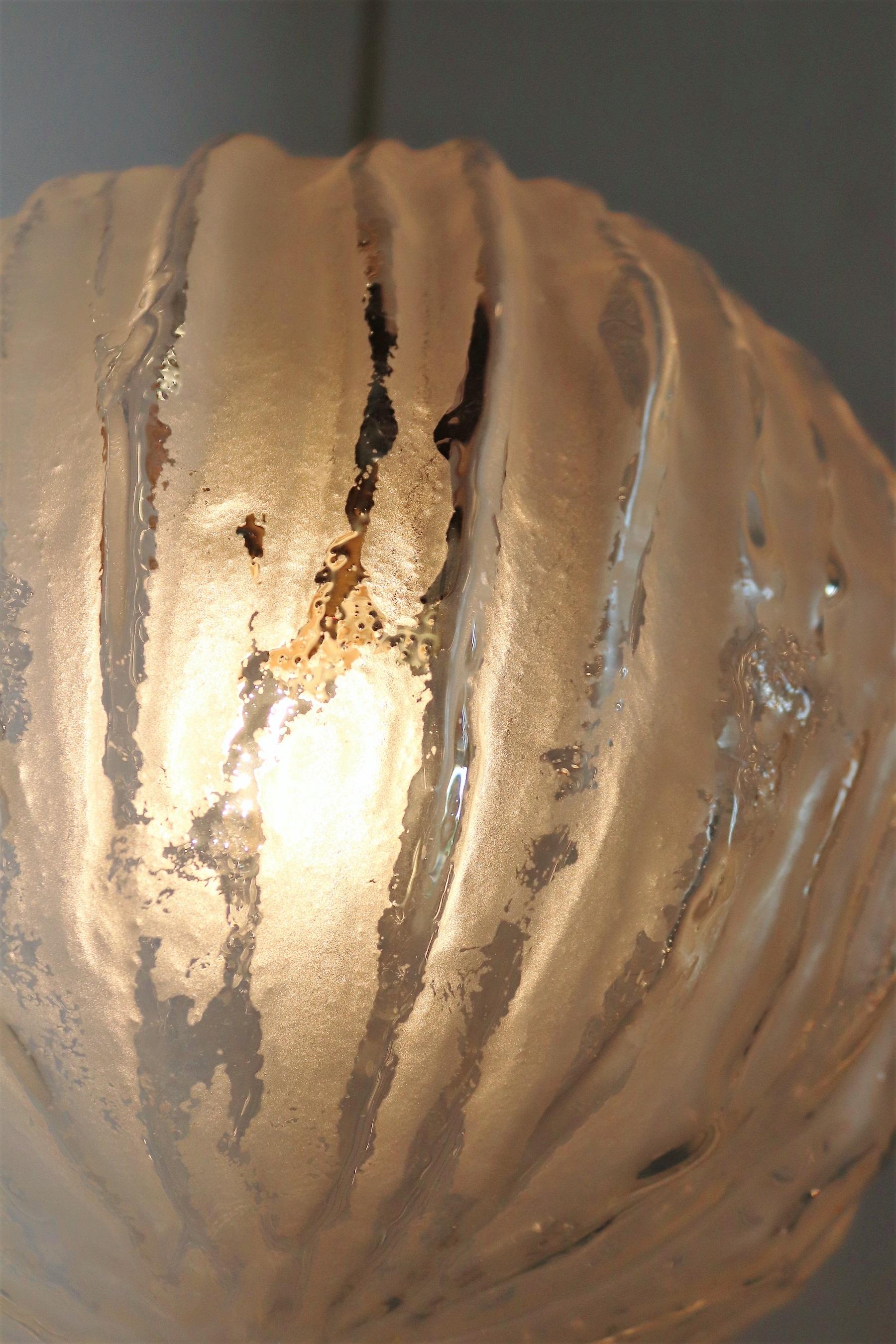 Italian Midcentury Glass und Brass Pendant Sphere, 1950s For Sale 2