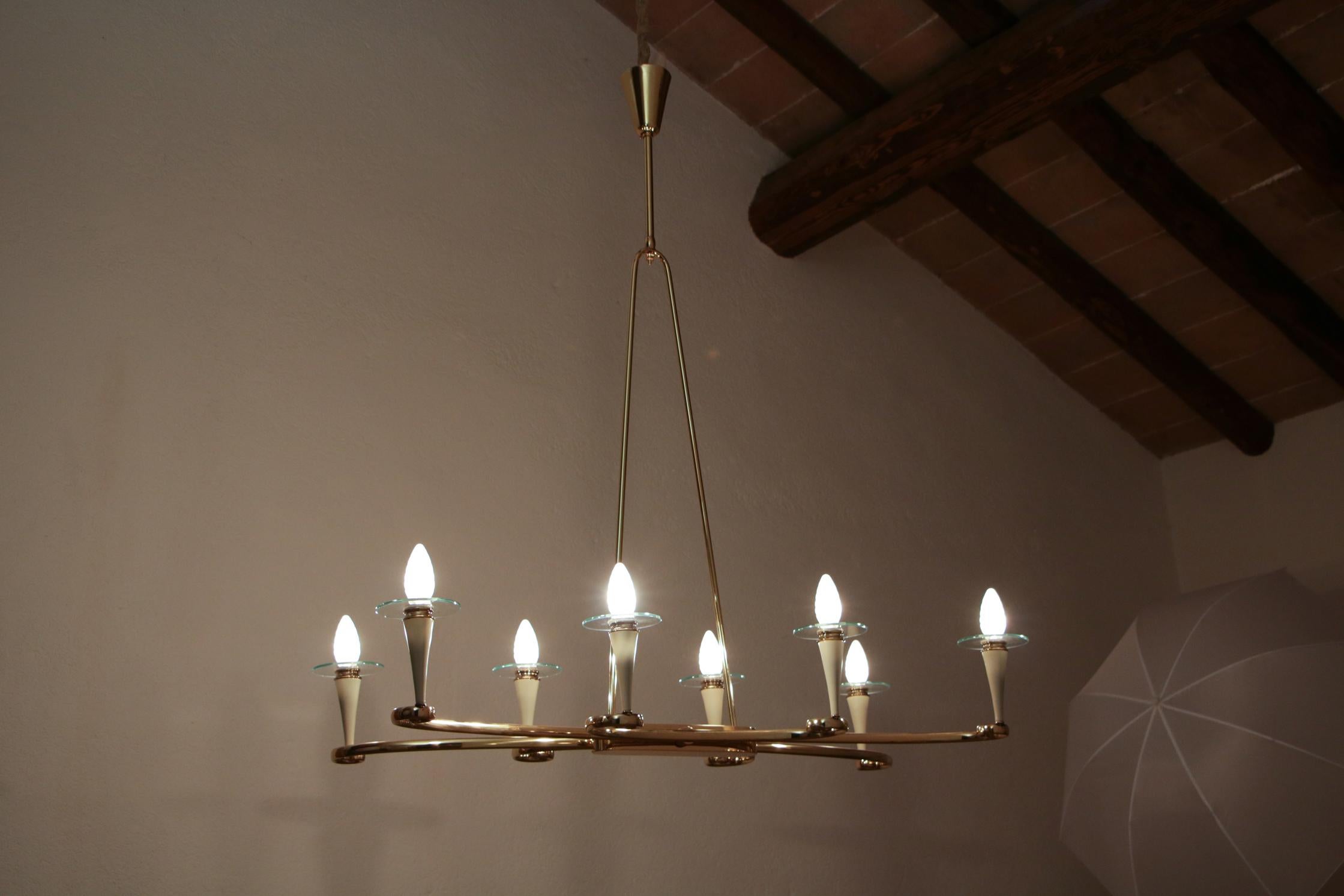 Italian Midcentury Gold and Ivory Color Eight Lights Chandelier, 1950s For Sale 4