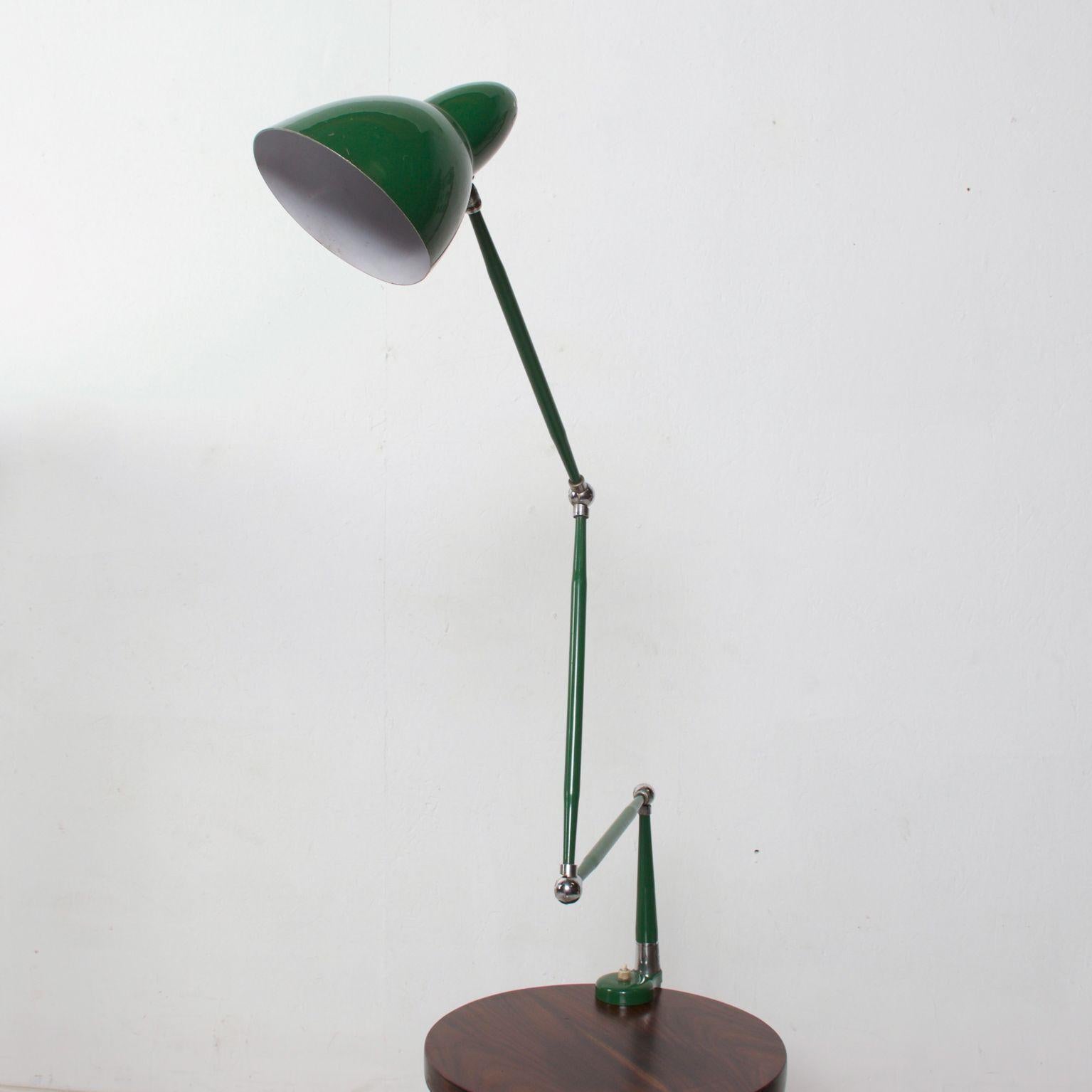 For your pleasure: Mid-Century Modern Stilnovo Style adjustable clamp desk table lamp in green.

Task drafting lamp design in the style of Stilnovo, Italy, 1950s. No signature or label present.

Dimensions: 53