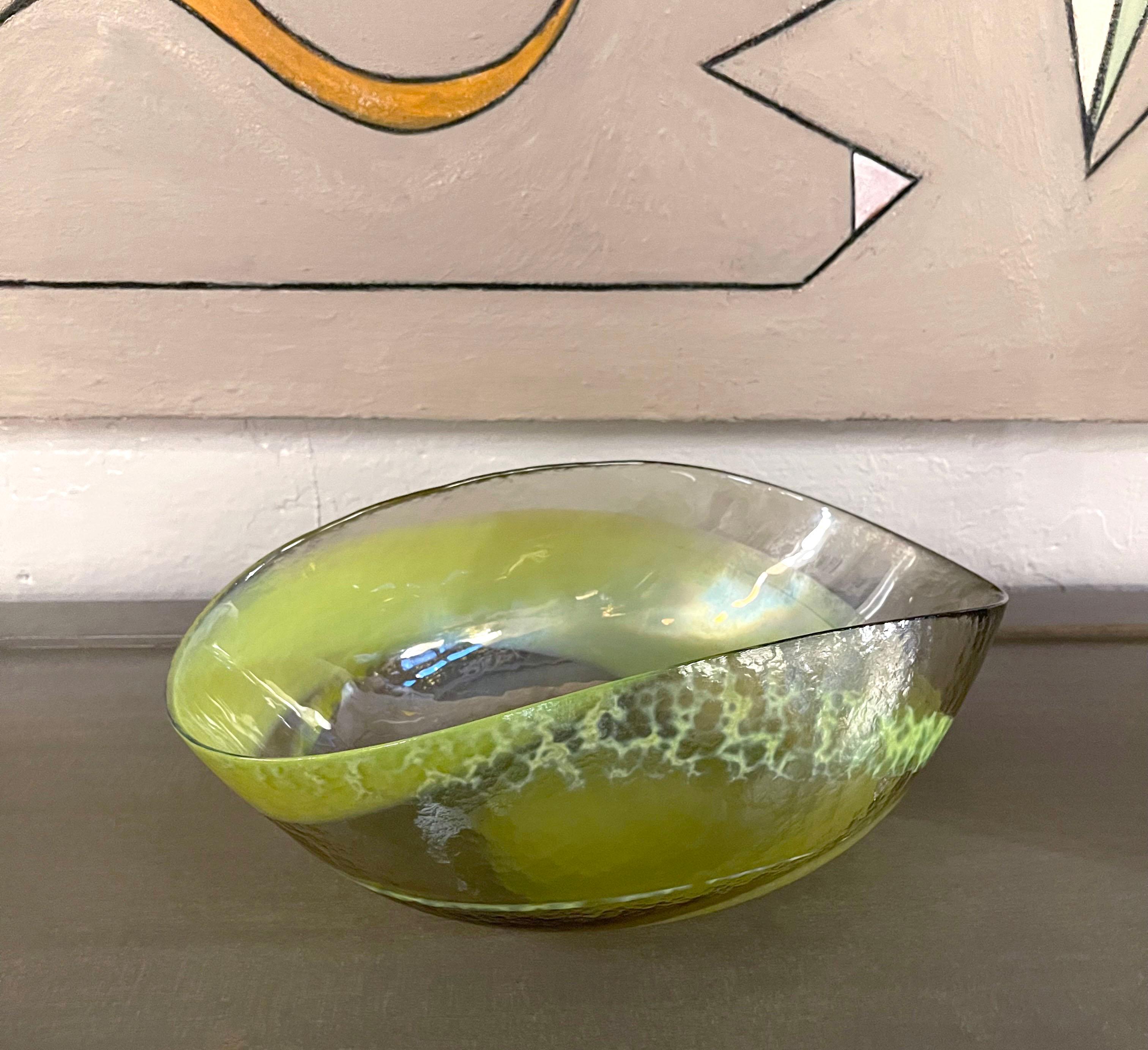 Hand-blown, Italian midcentury, folded, studio art glass bowl features a green swirl motif.
