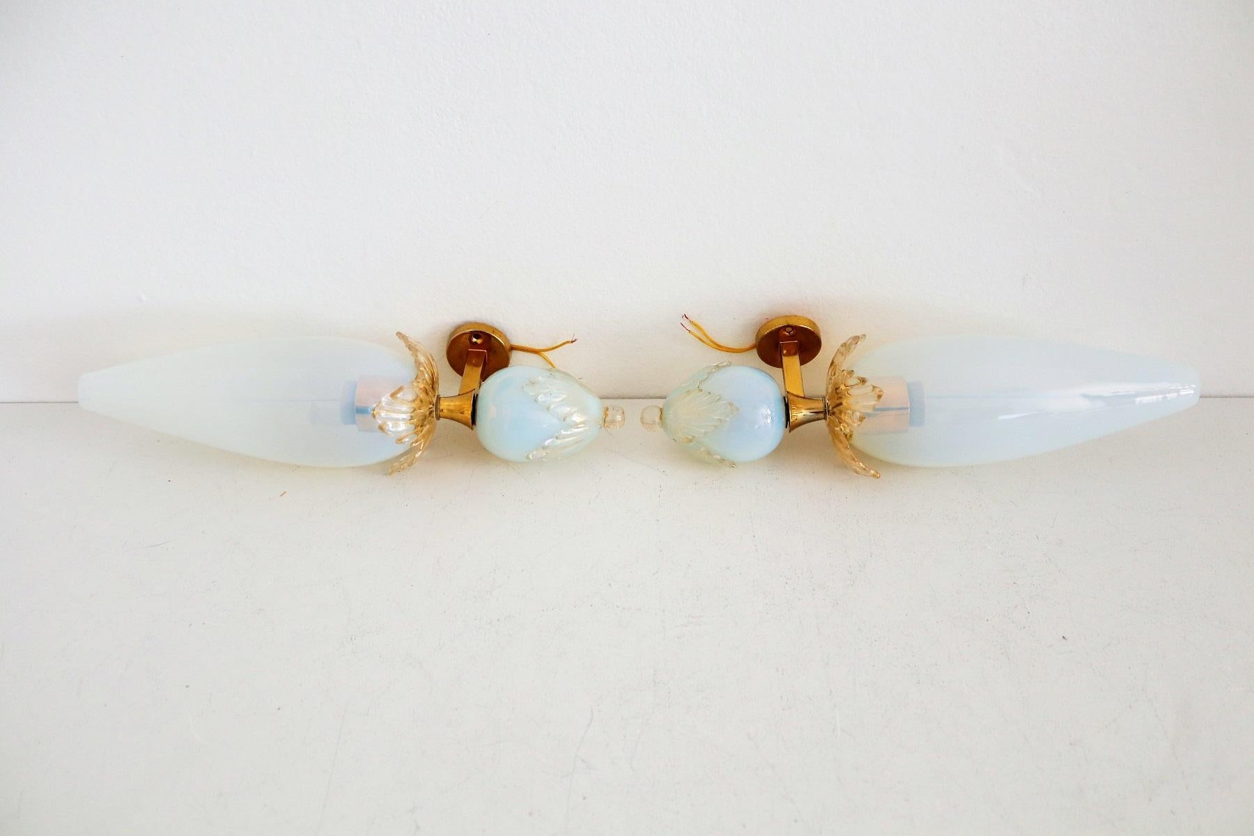 Italian Midcentury Handcrafted Opaline Murano Glass Wall Sconces by Venini 1970s 7