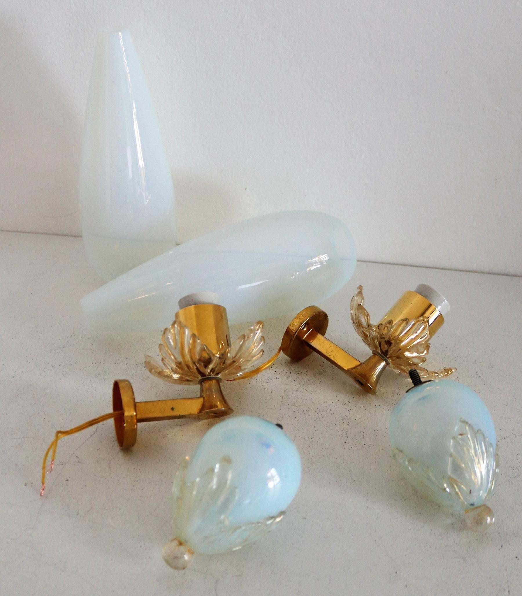 Italian Midcentury Handcrafted Opaline Murano Glass Wall Sconces by Venini 1970s 9