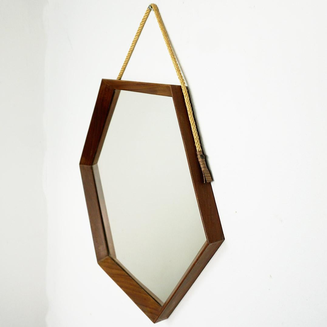 Mid-Century Modern Miroir mural hexagonal en teck et corde du milieu du siècle dernier en vente