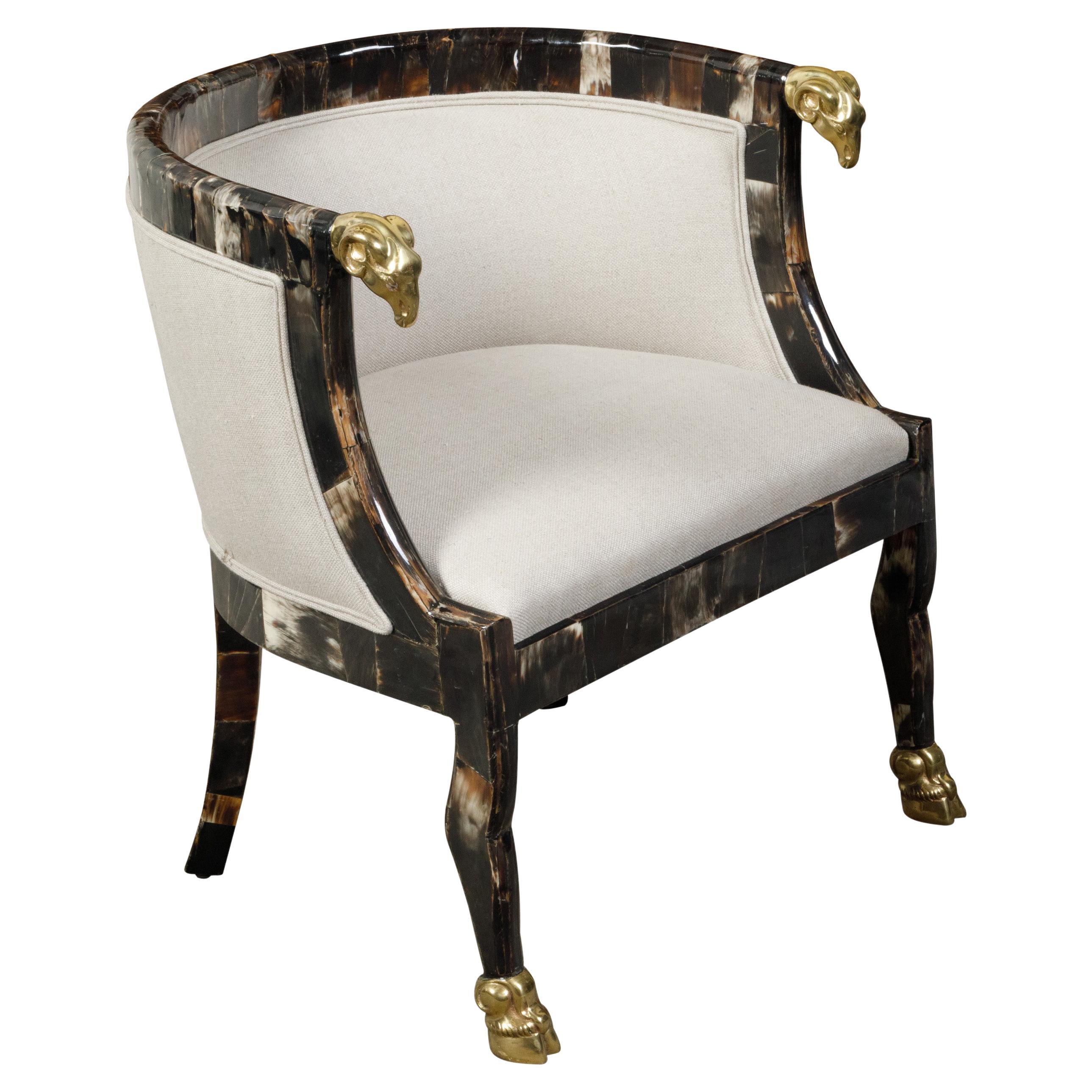 Silla de bañera italiana de mediados de siglo con cabezas de carnero doradas y tapicería nueva en venta