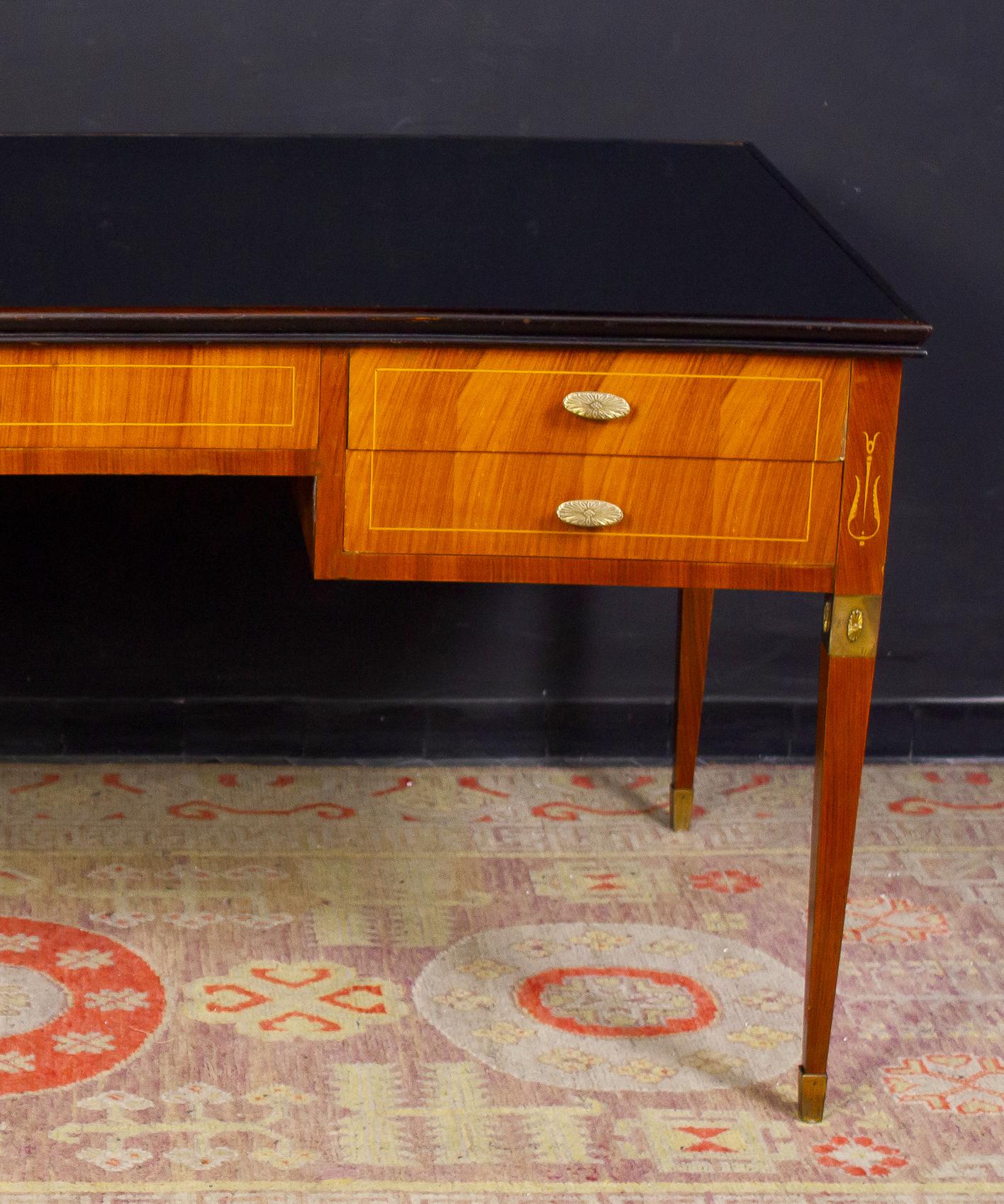 This impressive Italian executive desk with finished brass sabots, provided with five drawers.