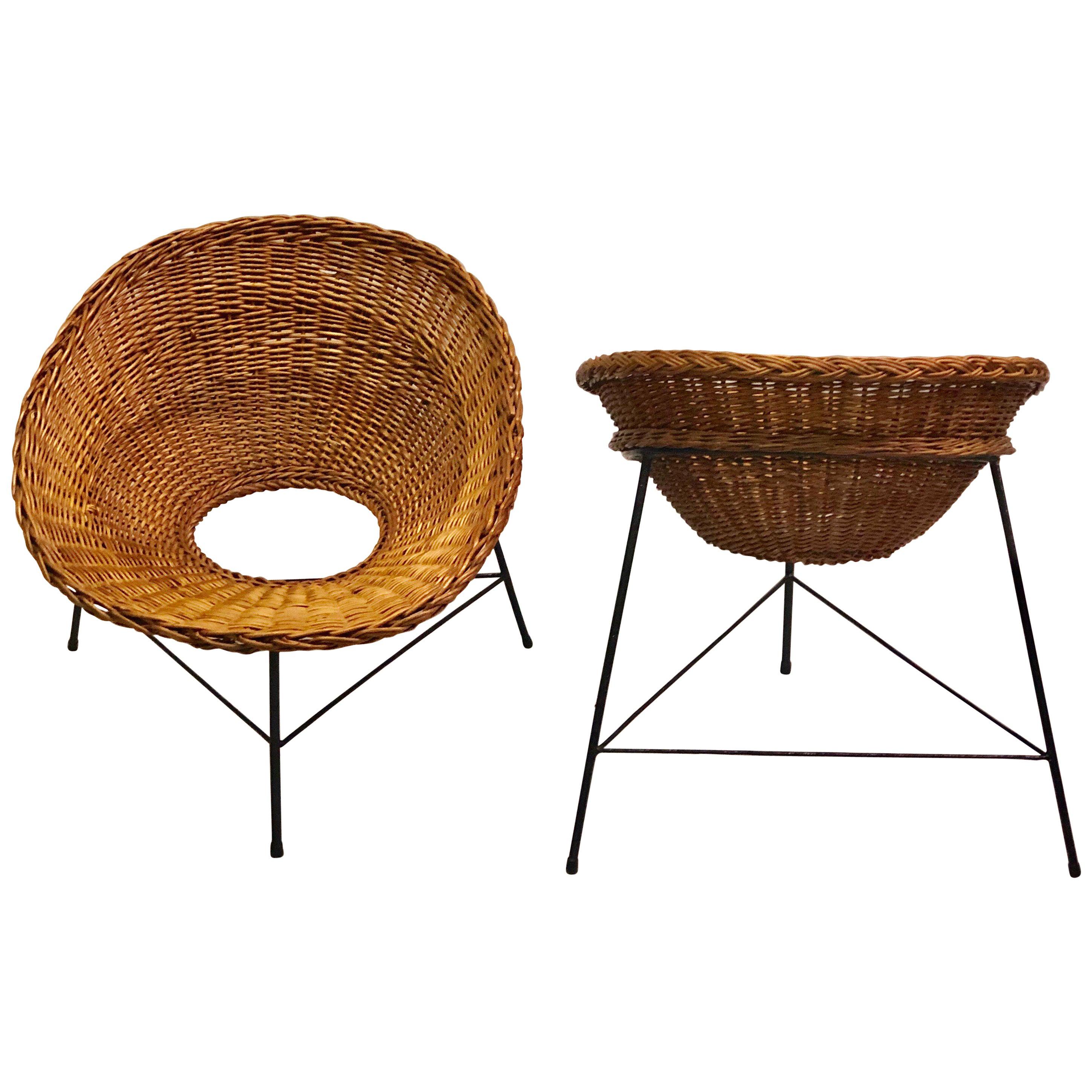 Paire de chaises longues italiennes du milieu du siècle dernier en fer et rotin attribuée à Augusto Bozzi